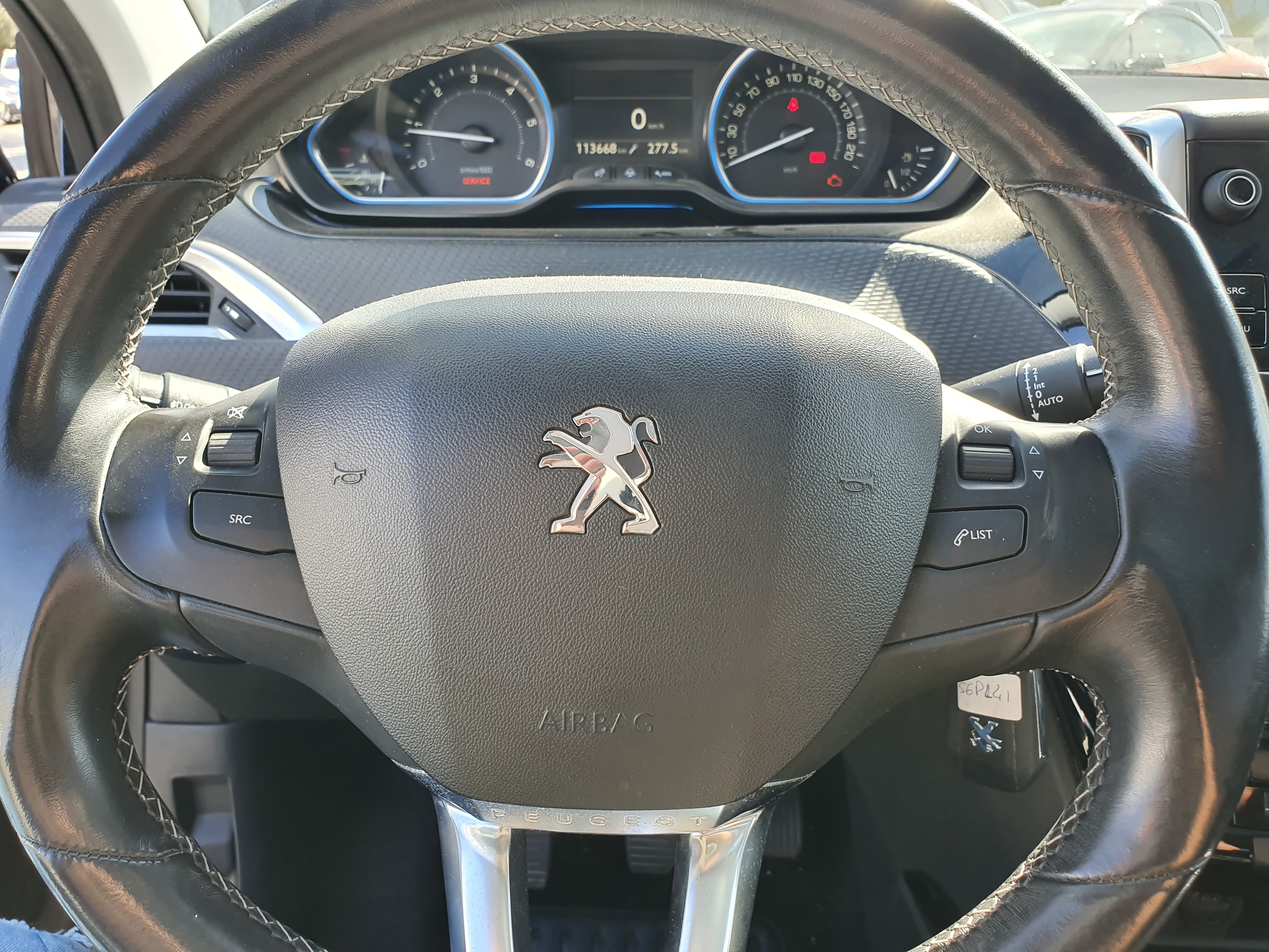 Peugeot 2008 · Ano 2015 — image 36
