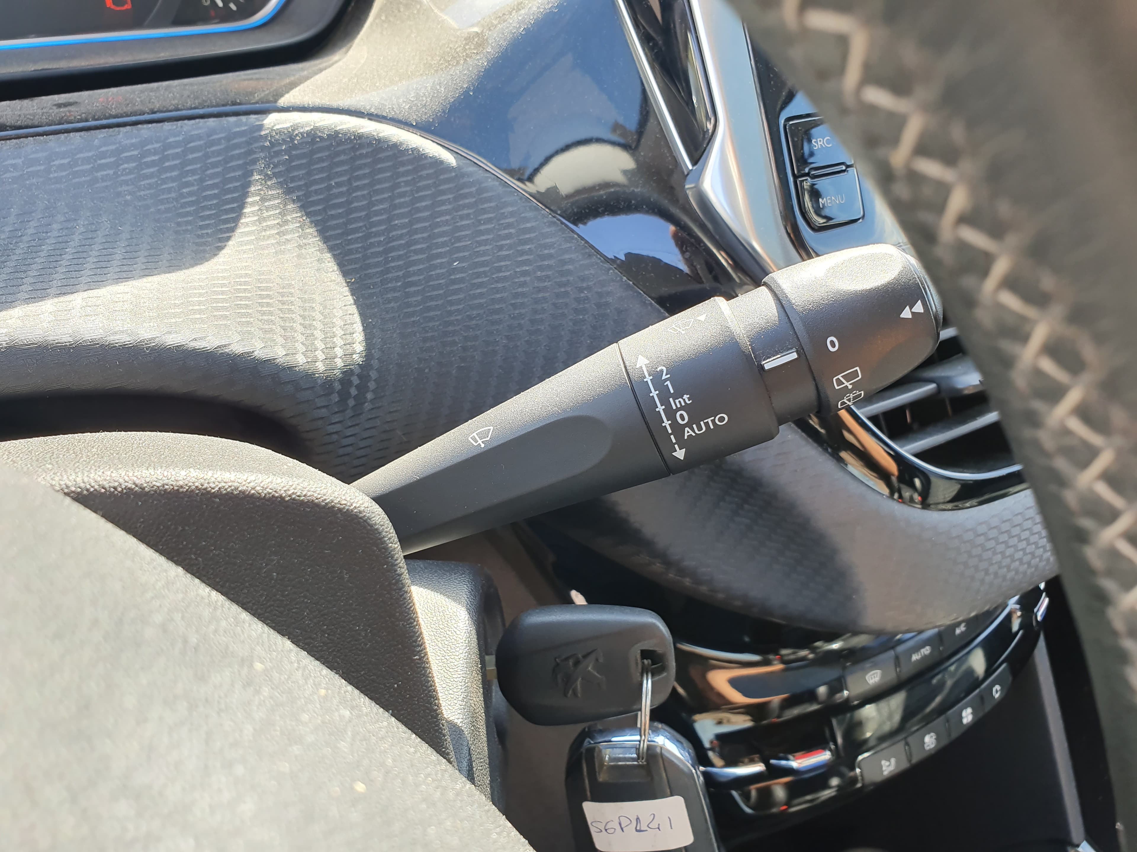 Peugeot 2008 · Ano 2015 — image 38