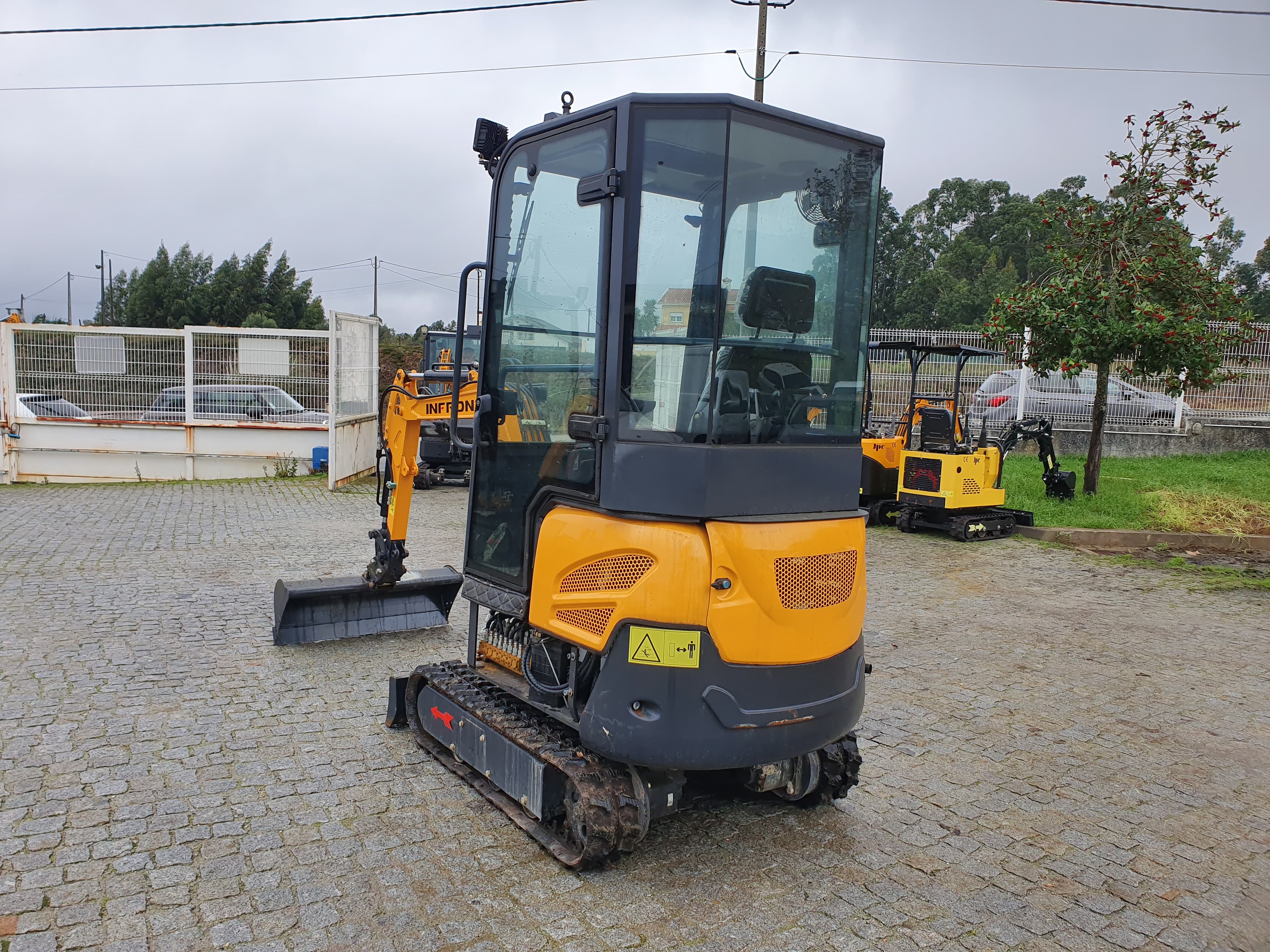 Mini Giratória Infront YFE16 · Ano 2022 — imagen 3
