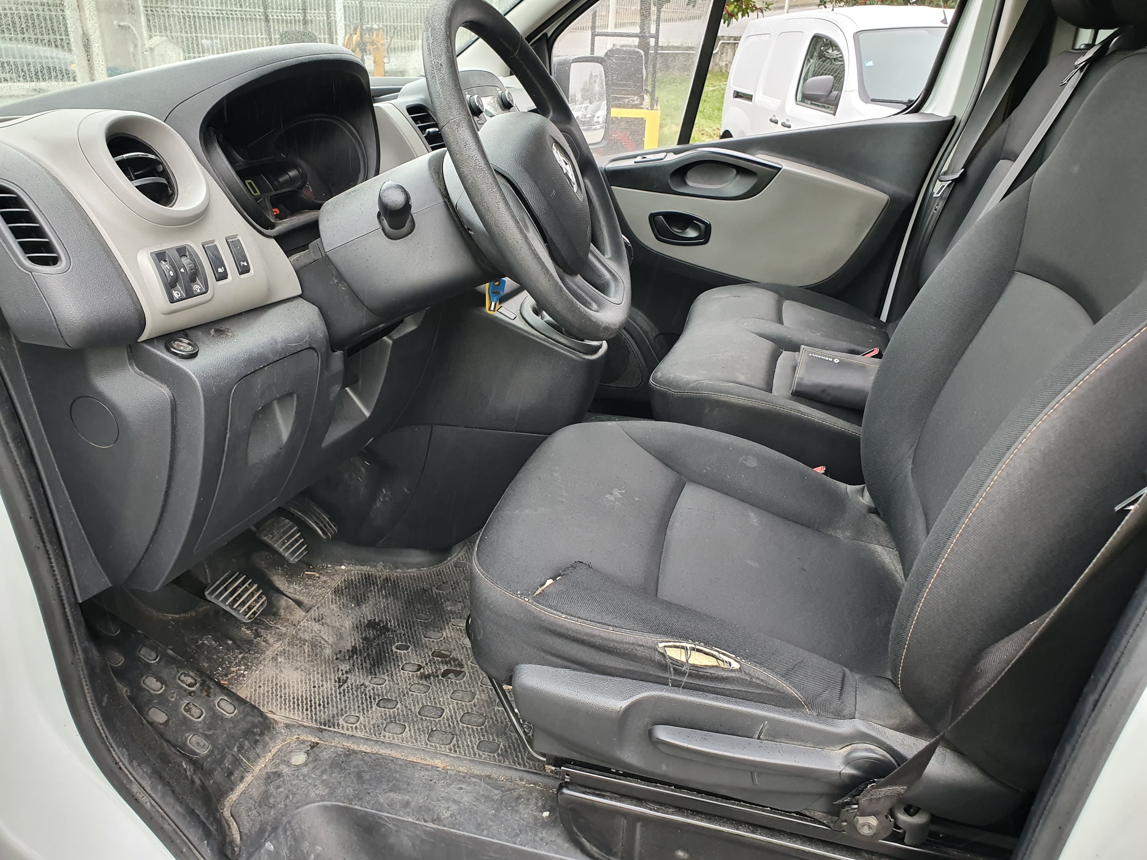 Renault Trafic · Ano 2019 — image 26