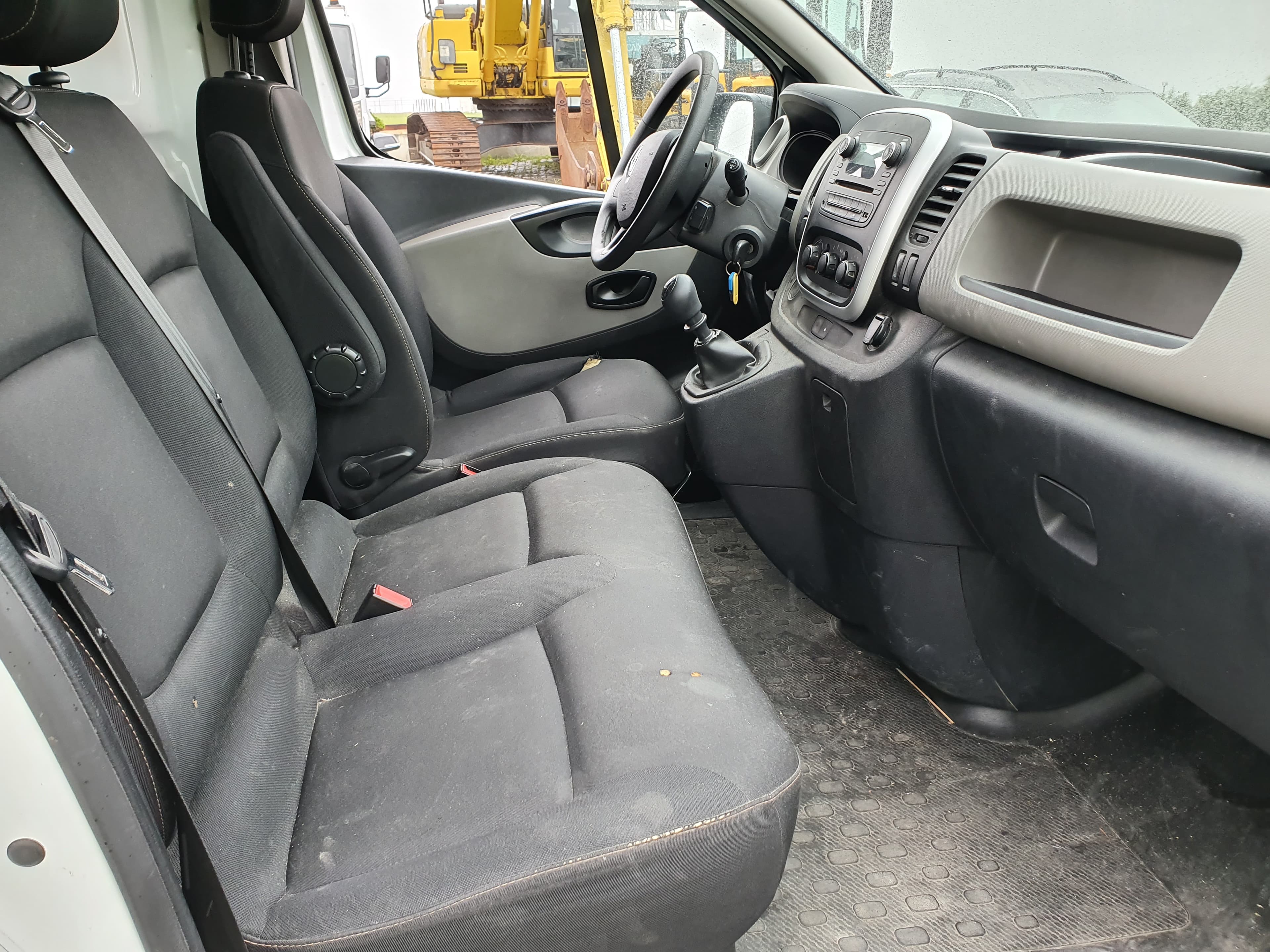 Renault Trafic · Ano 2019 — image 22