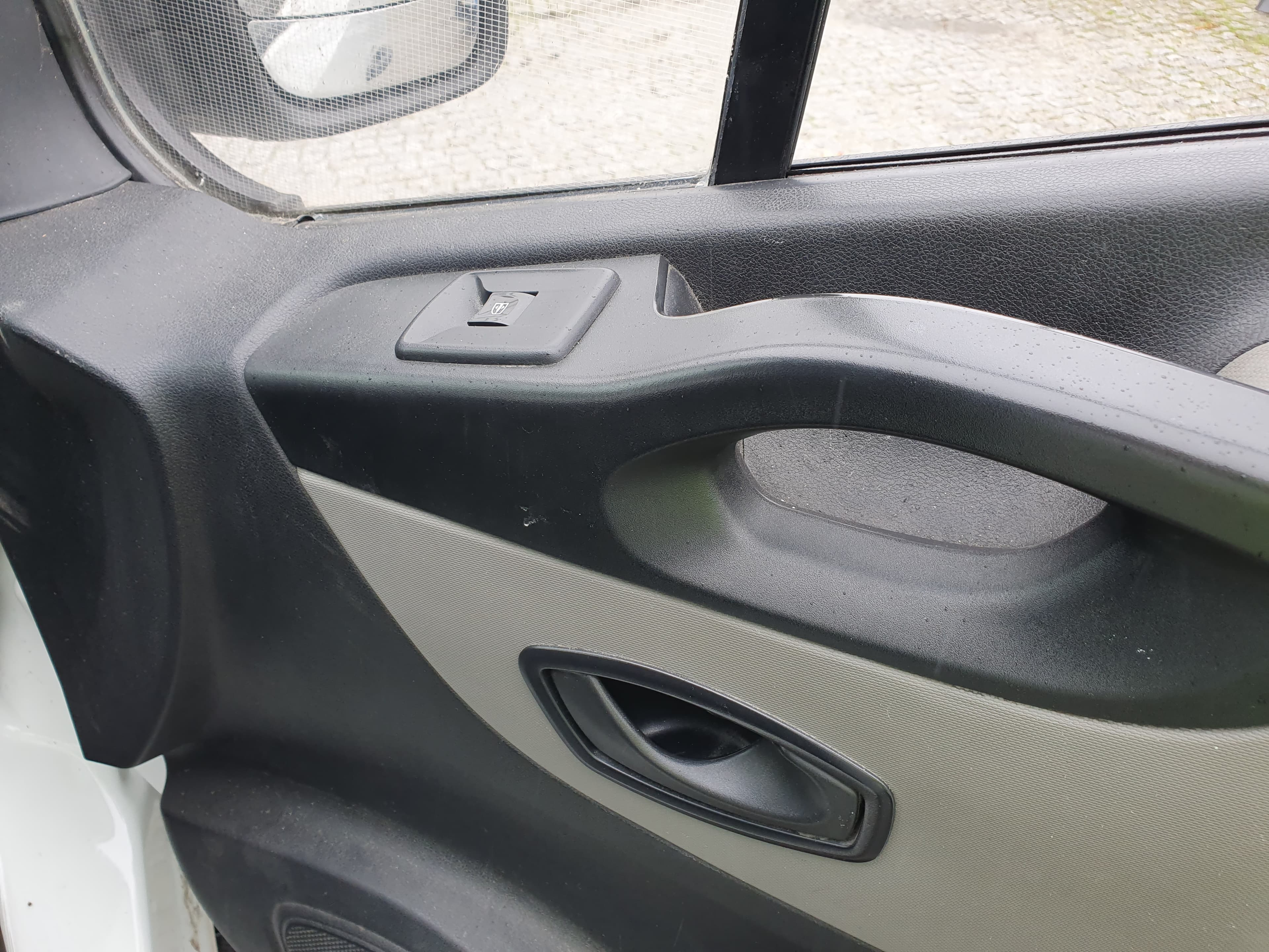 Renault Trafic · Ano 2019 — image 21