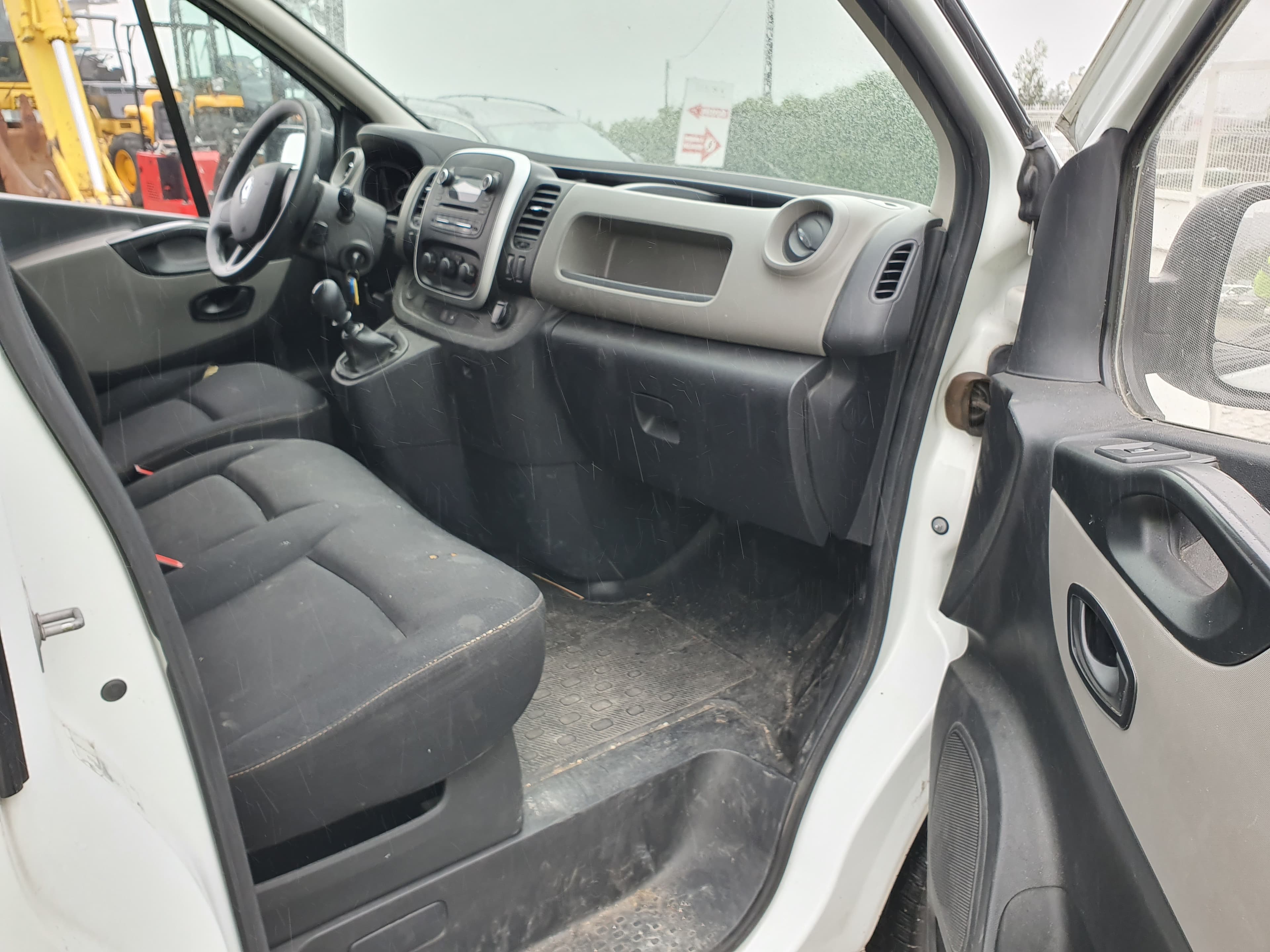 Renault Trafic · Ano 2019 — image 23