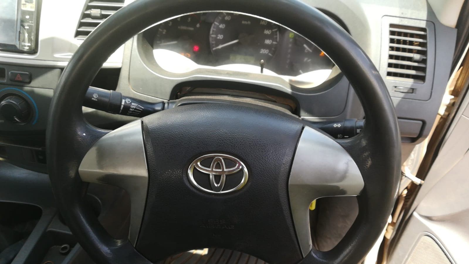 Toyota Hilux · Ano 2013 — imagem 13