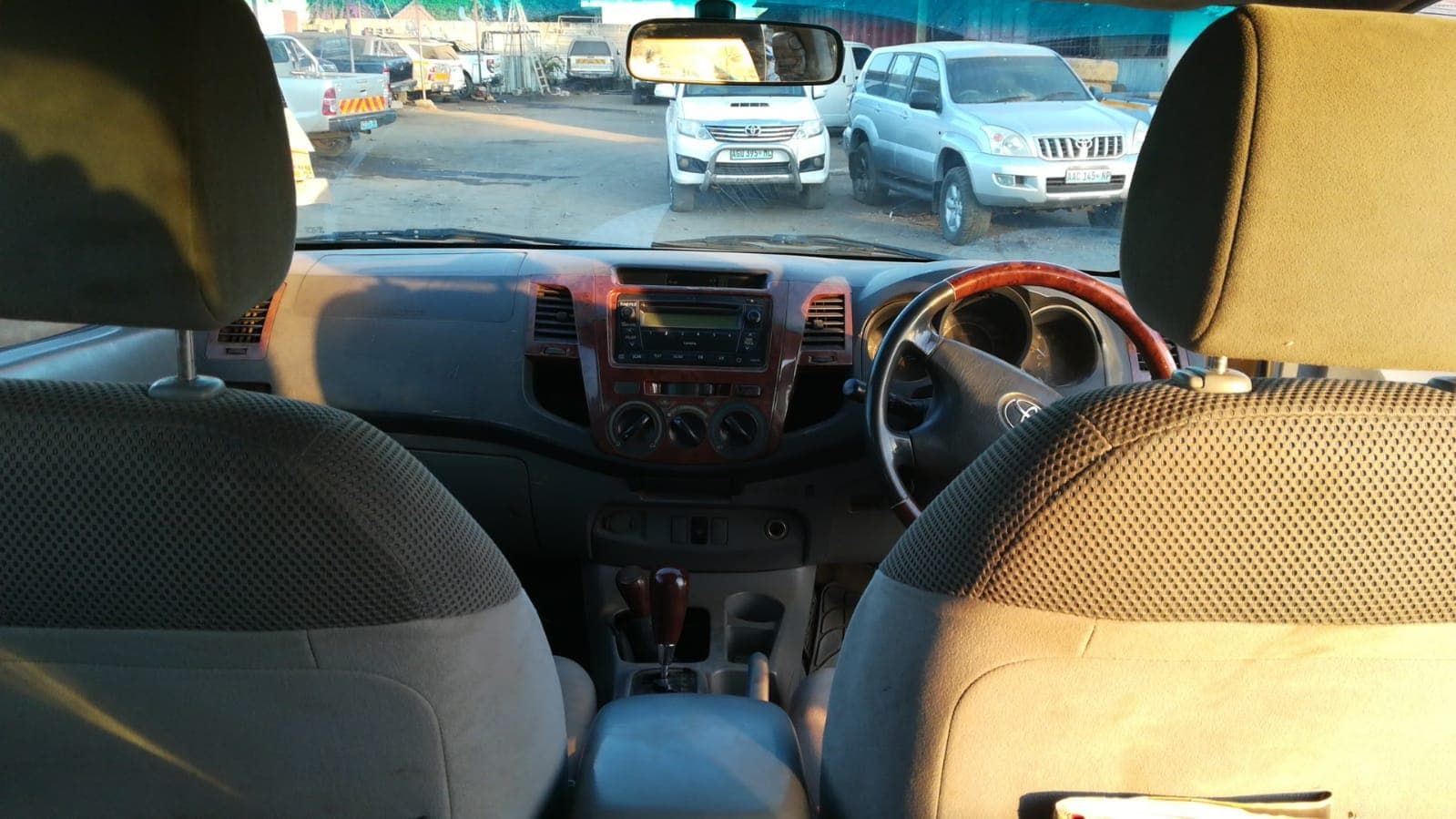 Toyota Hilux — image 10