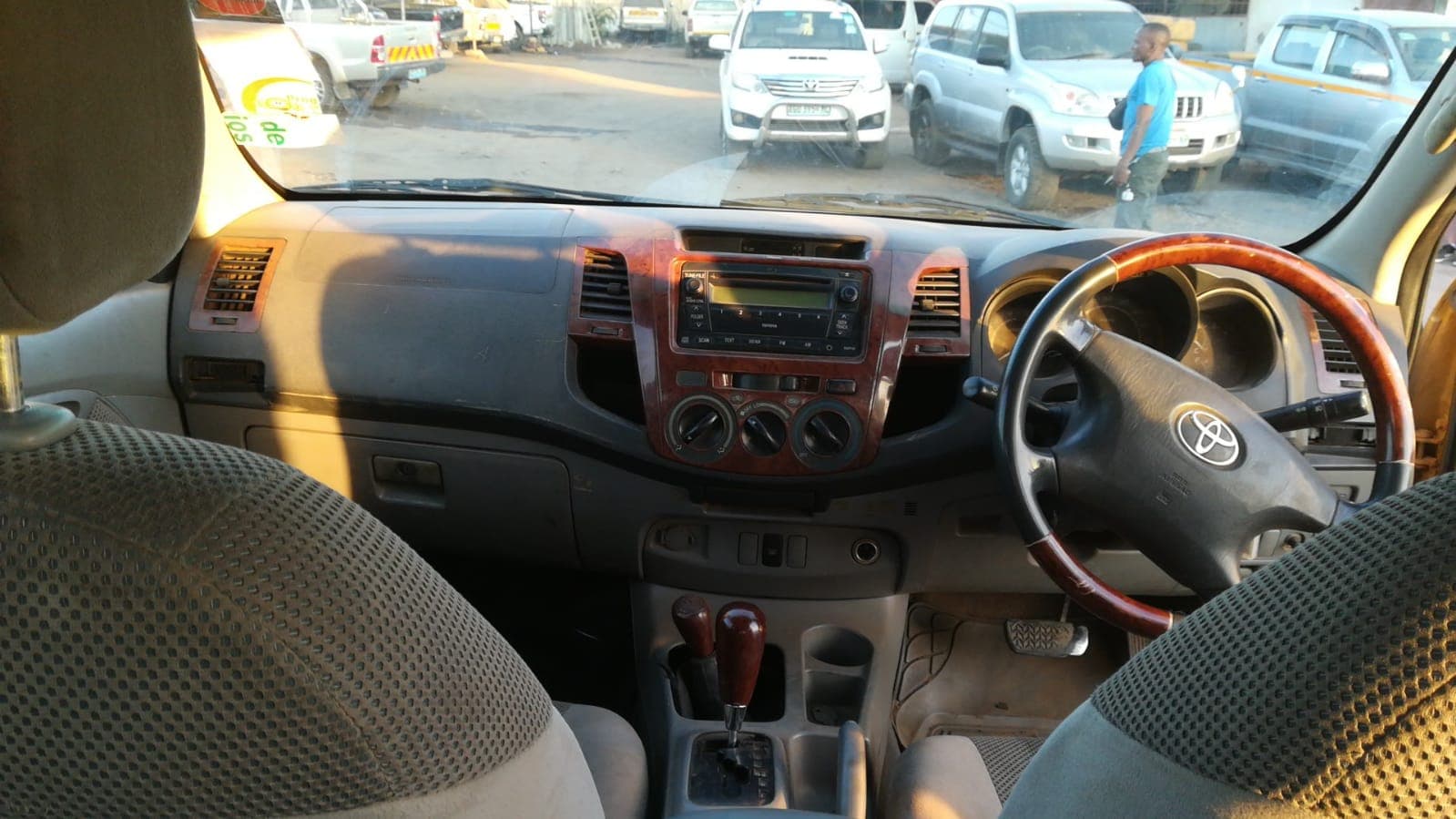 Toyota Hilux — image 7