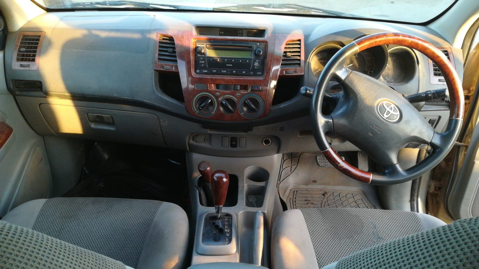 Toyota Hilux — image 9