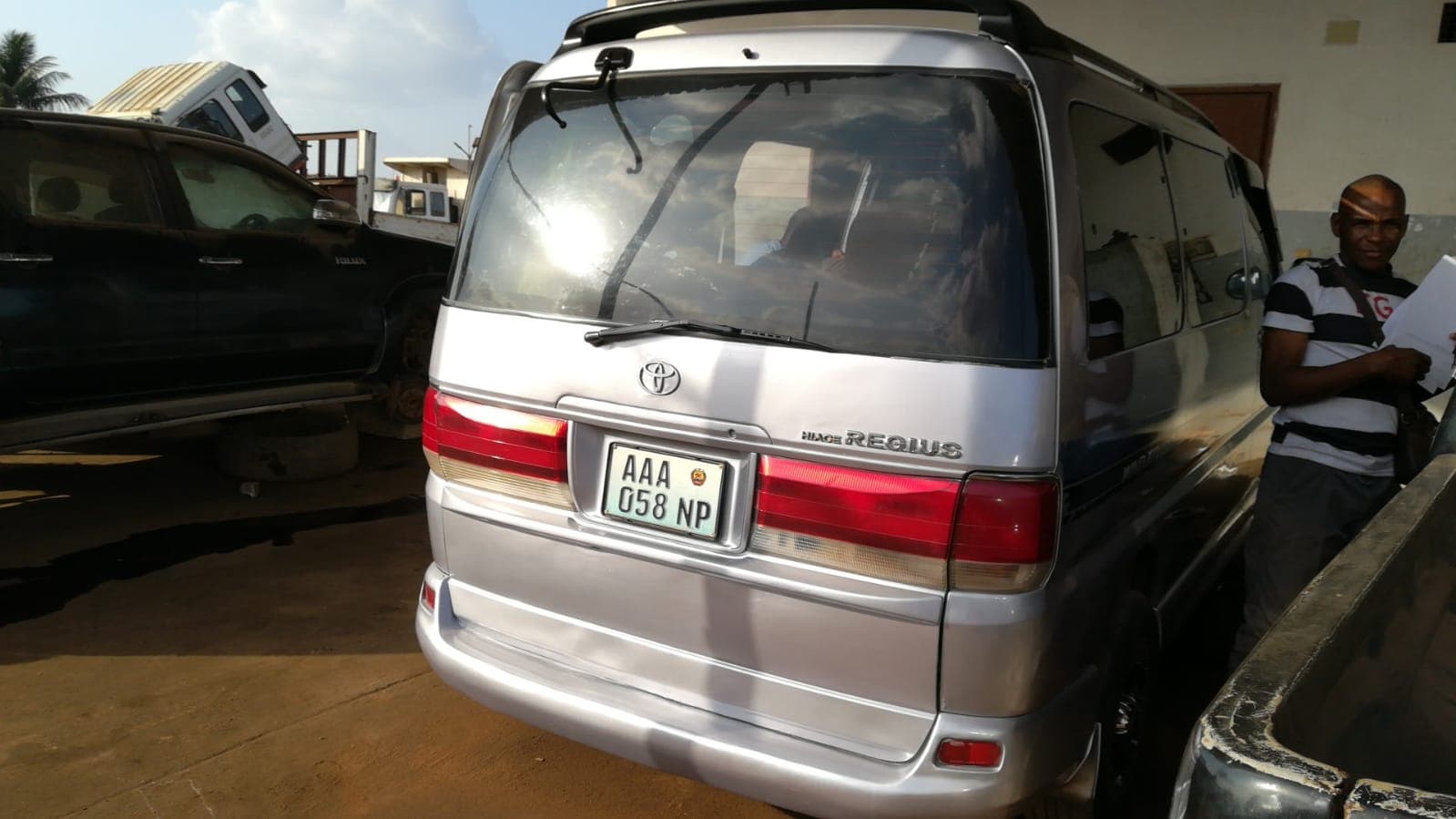 Toyota Hiace Regius — image 7