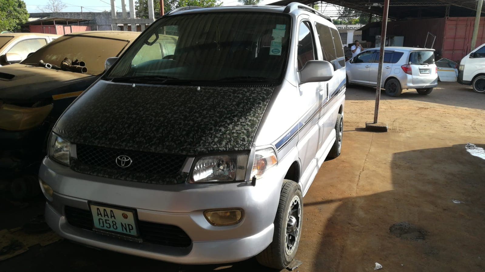 Toyota Hiace Regius — image 2