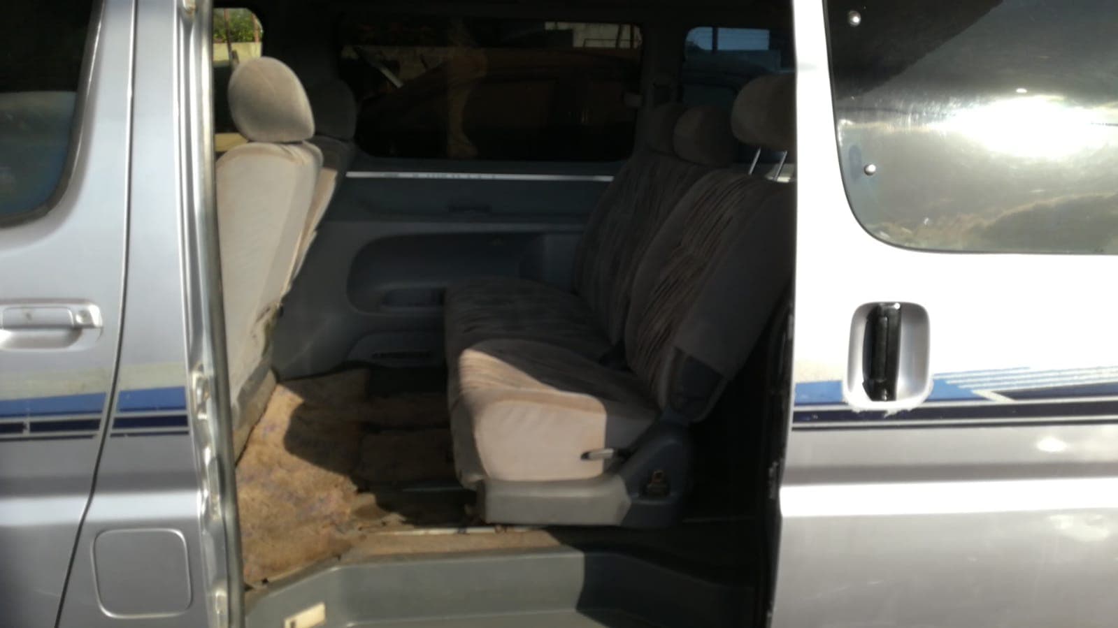 Toyota Hiace Regius — image 4
