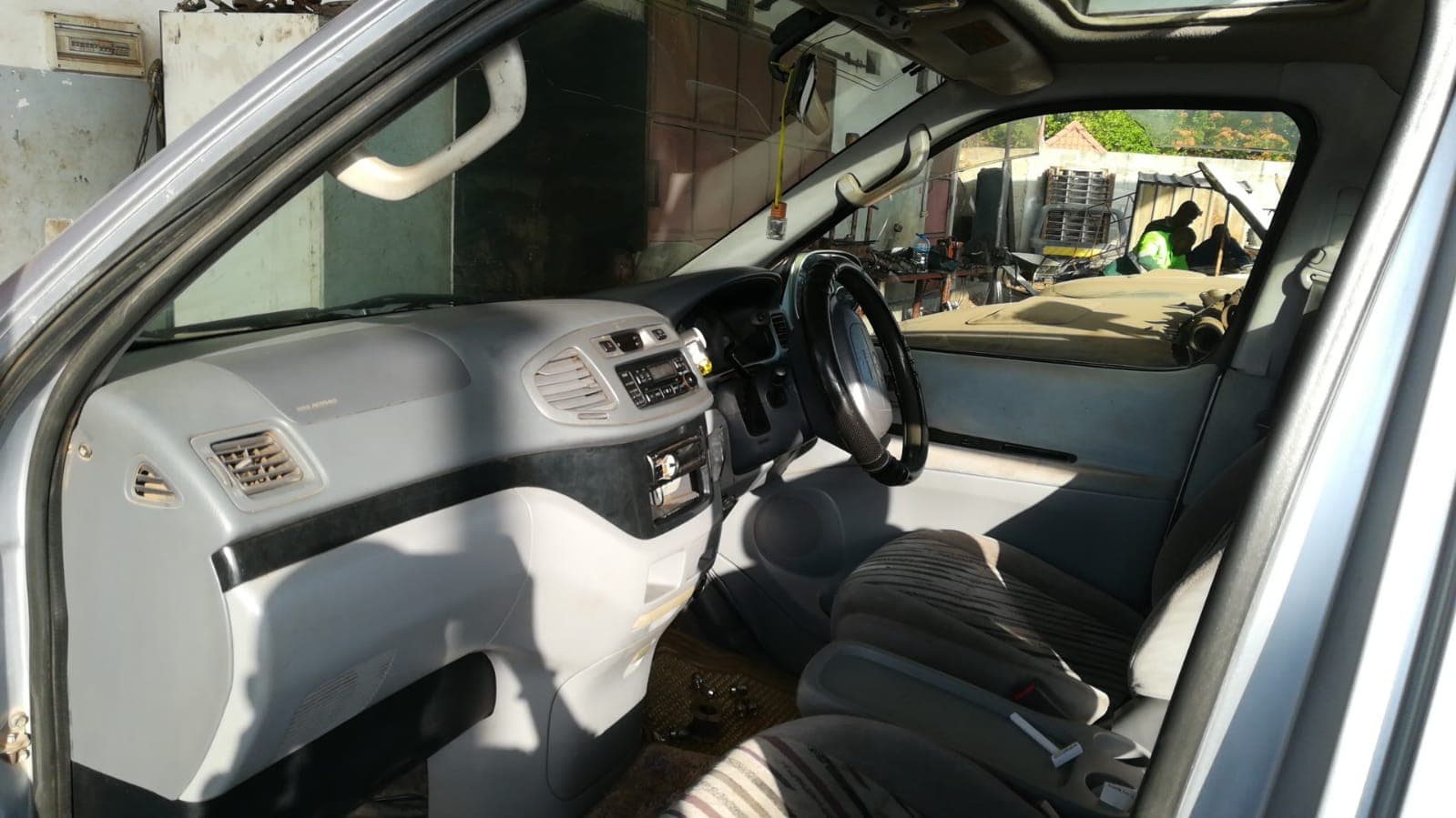 Toyota Hiace Regius — image 9