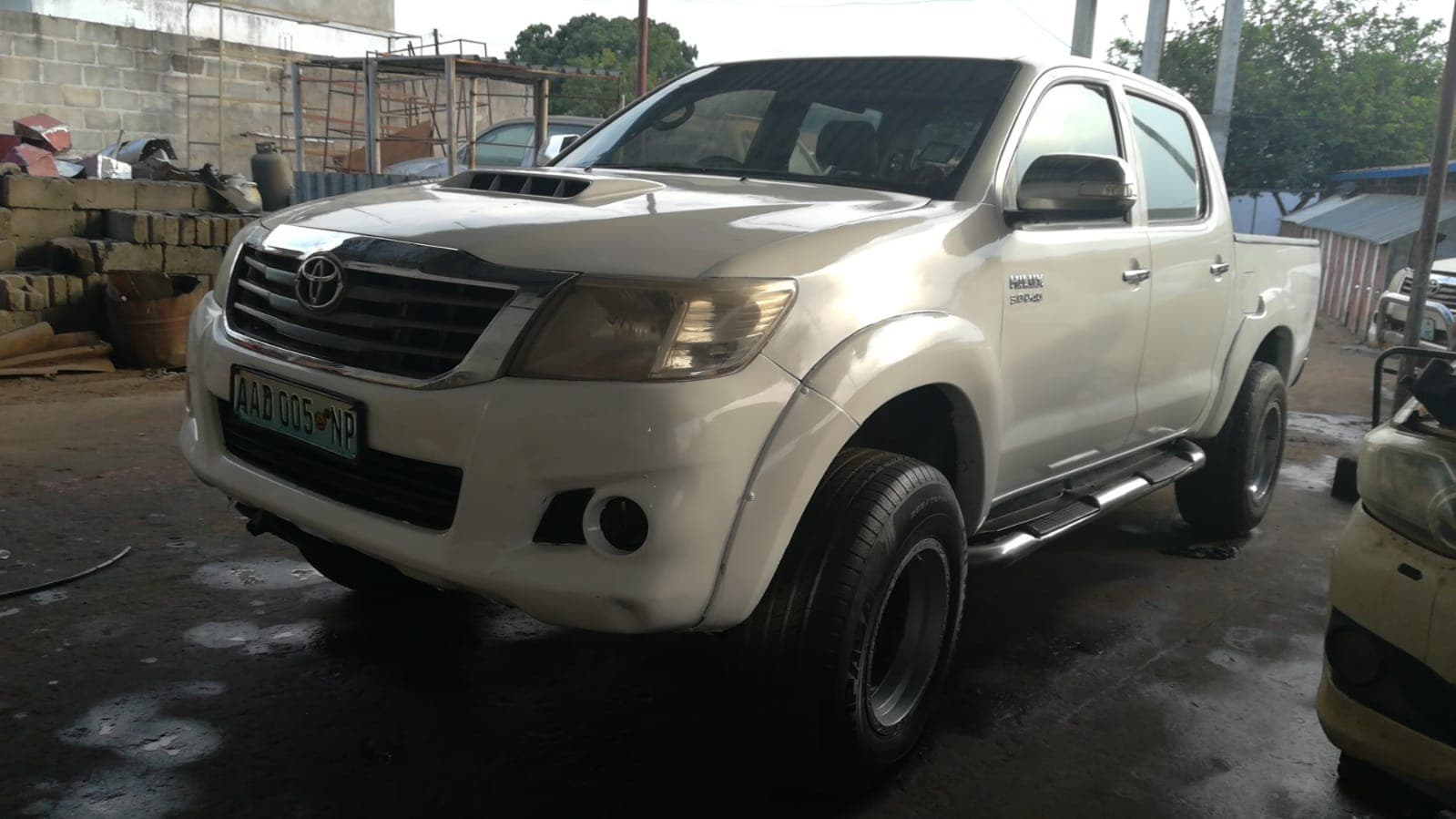 Toyota Hilux — image 2