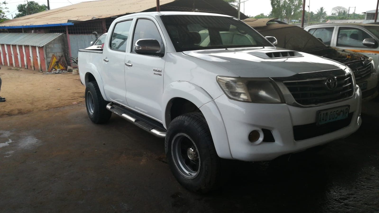 Toyota Hilux — image 8