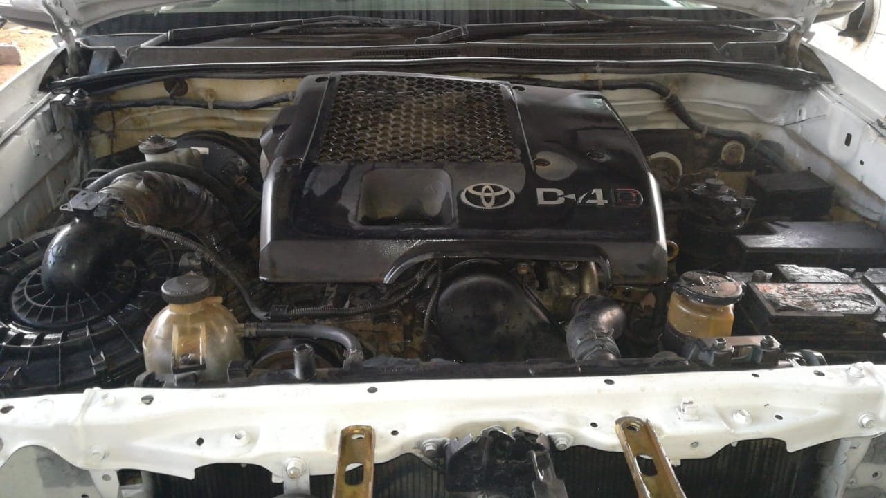 Toyota Hilux — image 5