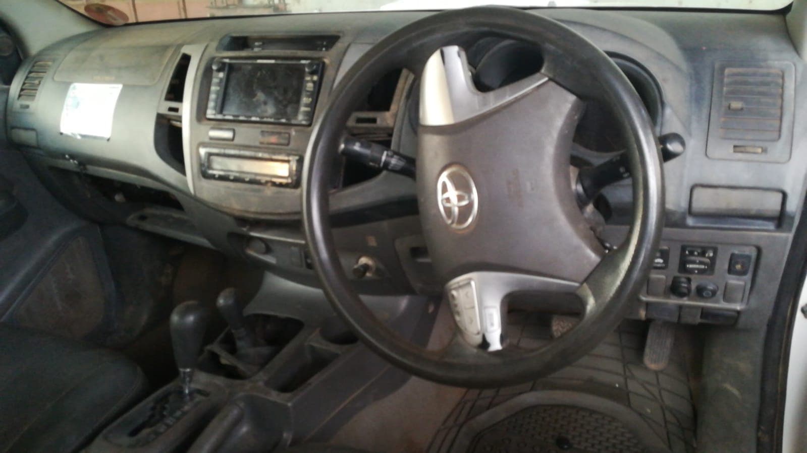 Toyota Hilux — image 10
