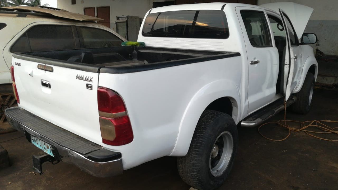 Toyota Hilux — image 3