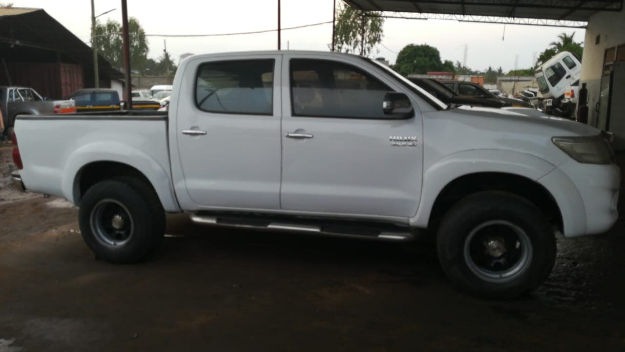 Toyota Hilux — image 7