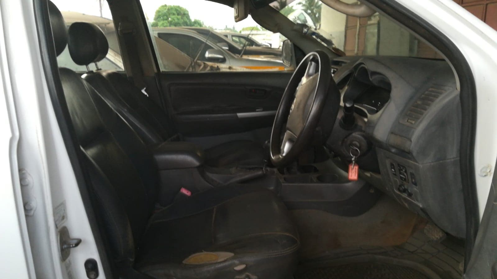 Toyota Hilux — image 9