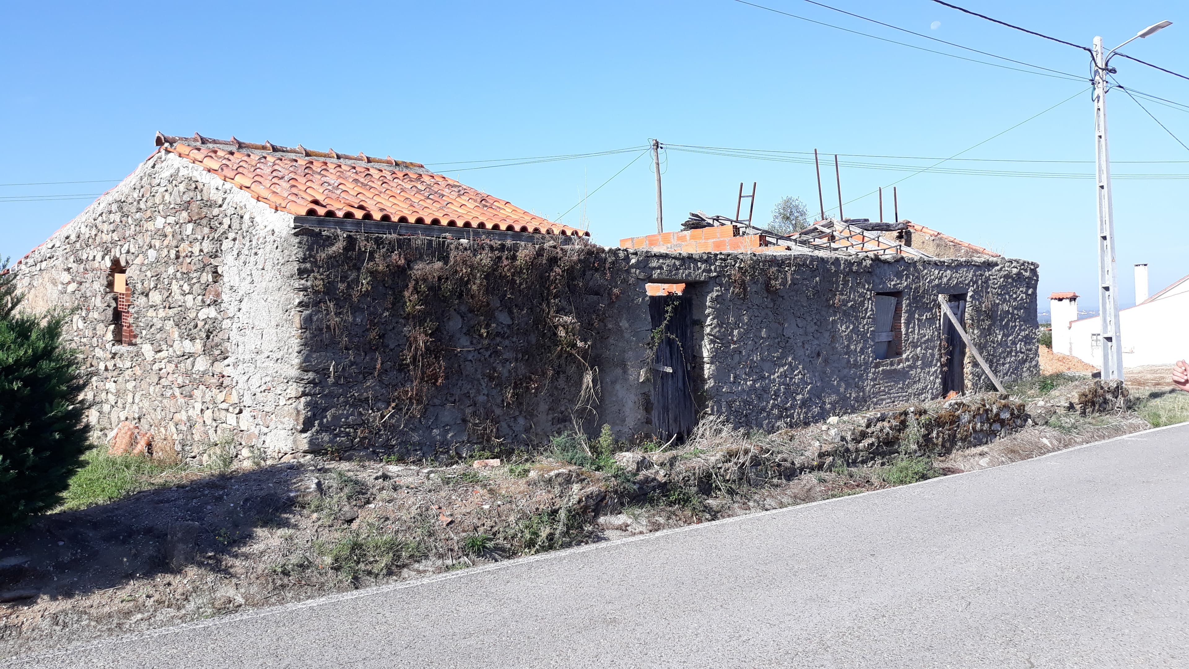 Moradia (Ruínas) + Terreno · Tomar — image 1