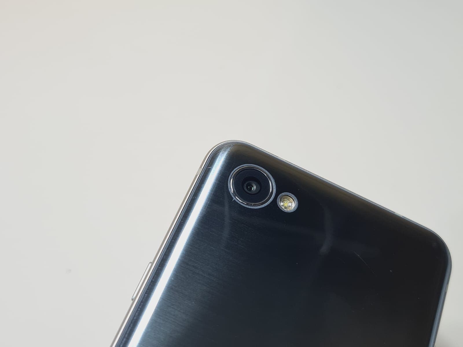 Telemóvel LG Q6 M700 Alpha — imagen 4