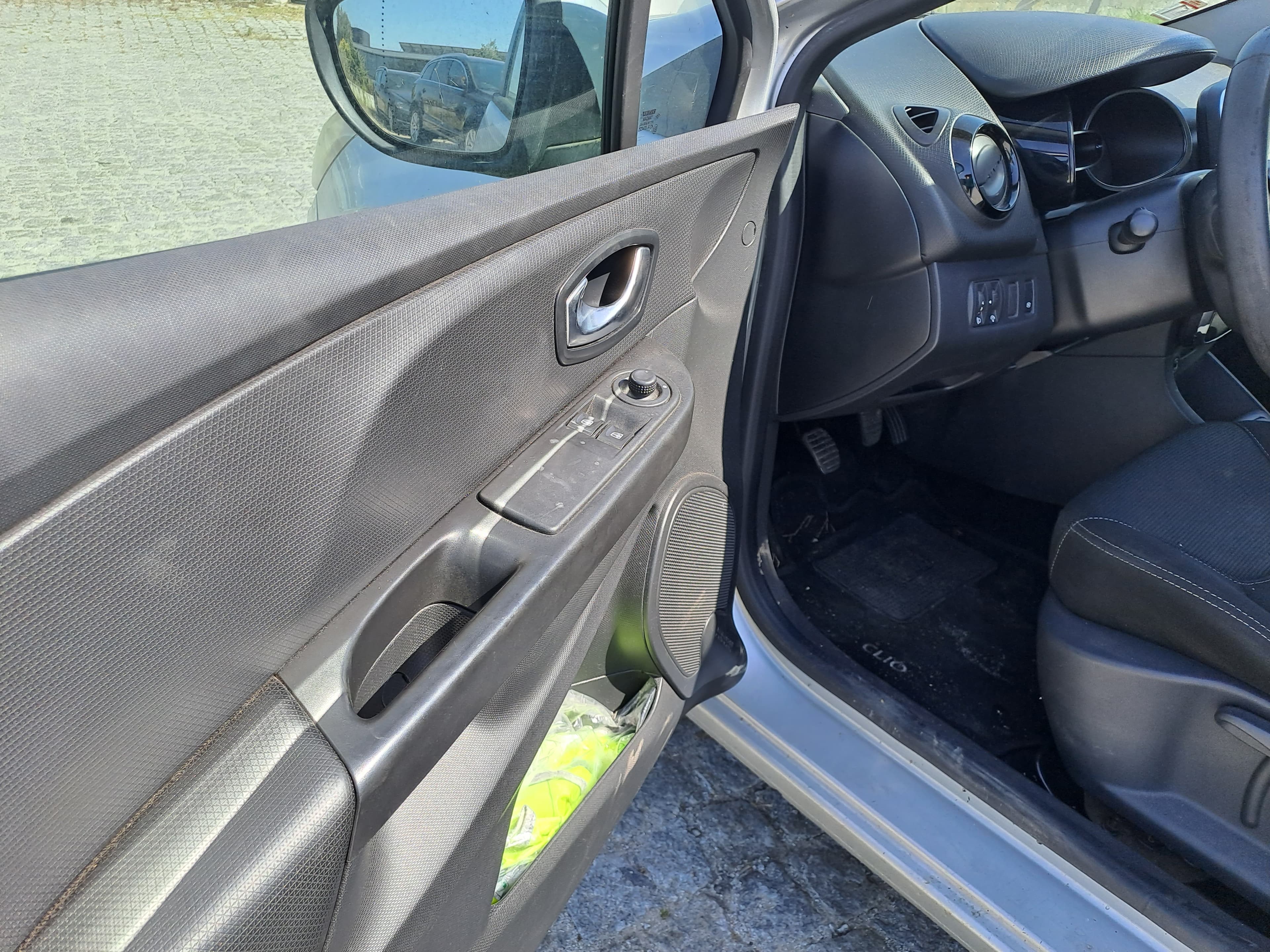 Renault Clio DCI · Ano 2015 — imagen 16