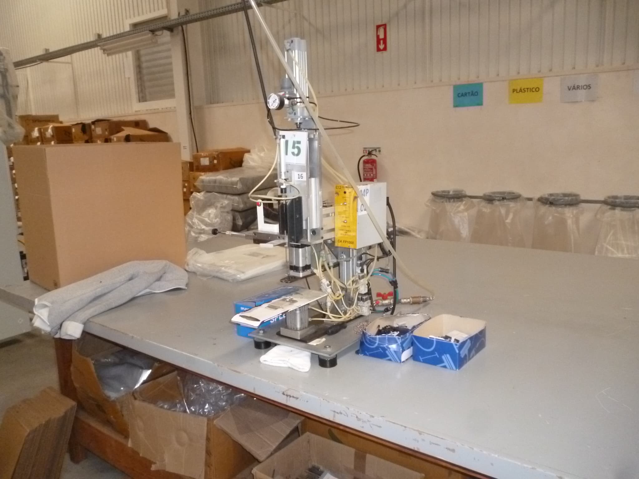 Máquina pregar pino/cabide