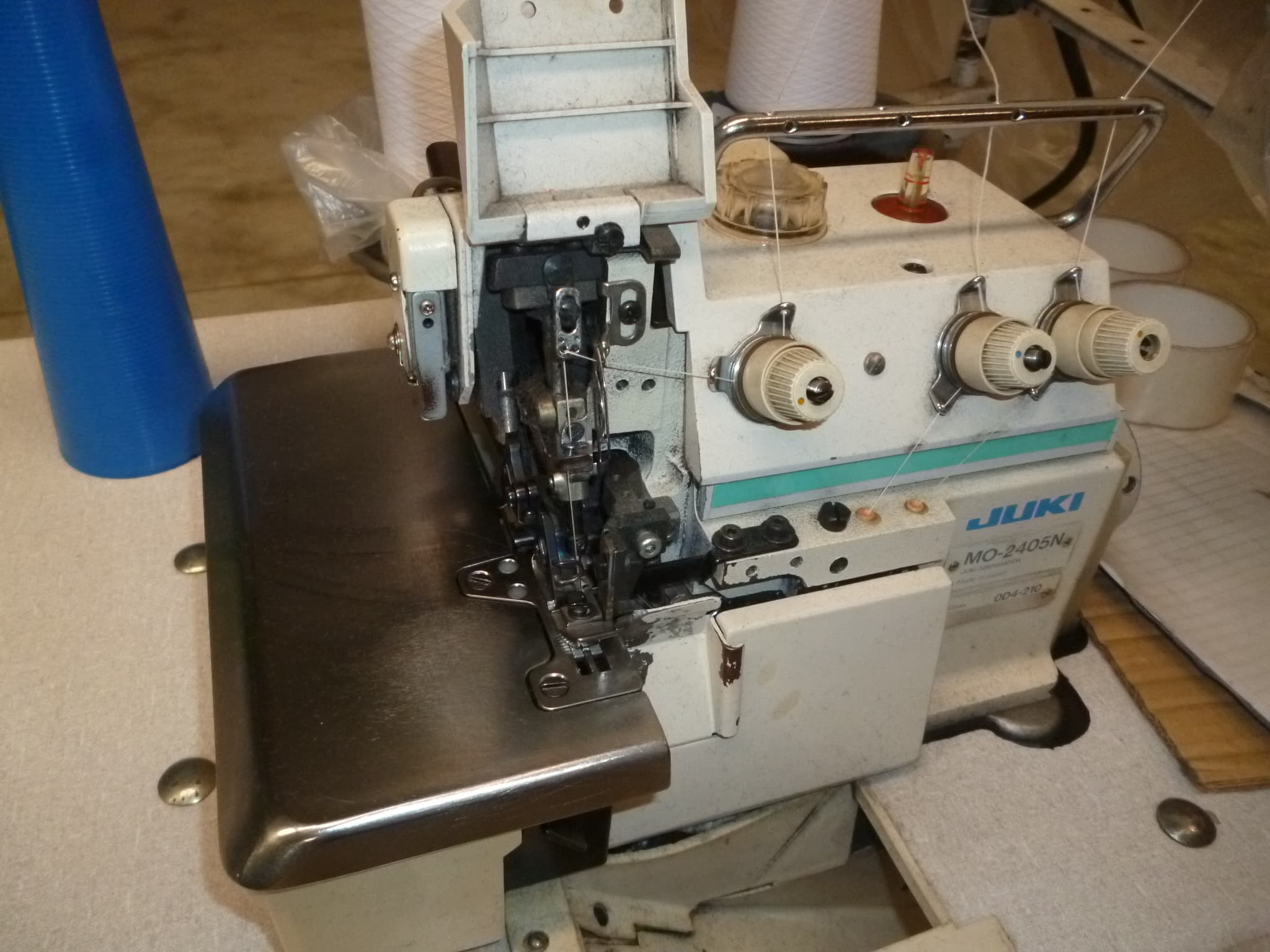 Máquina de corte e cose — imagen 1