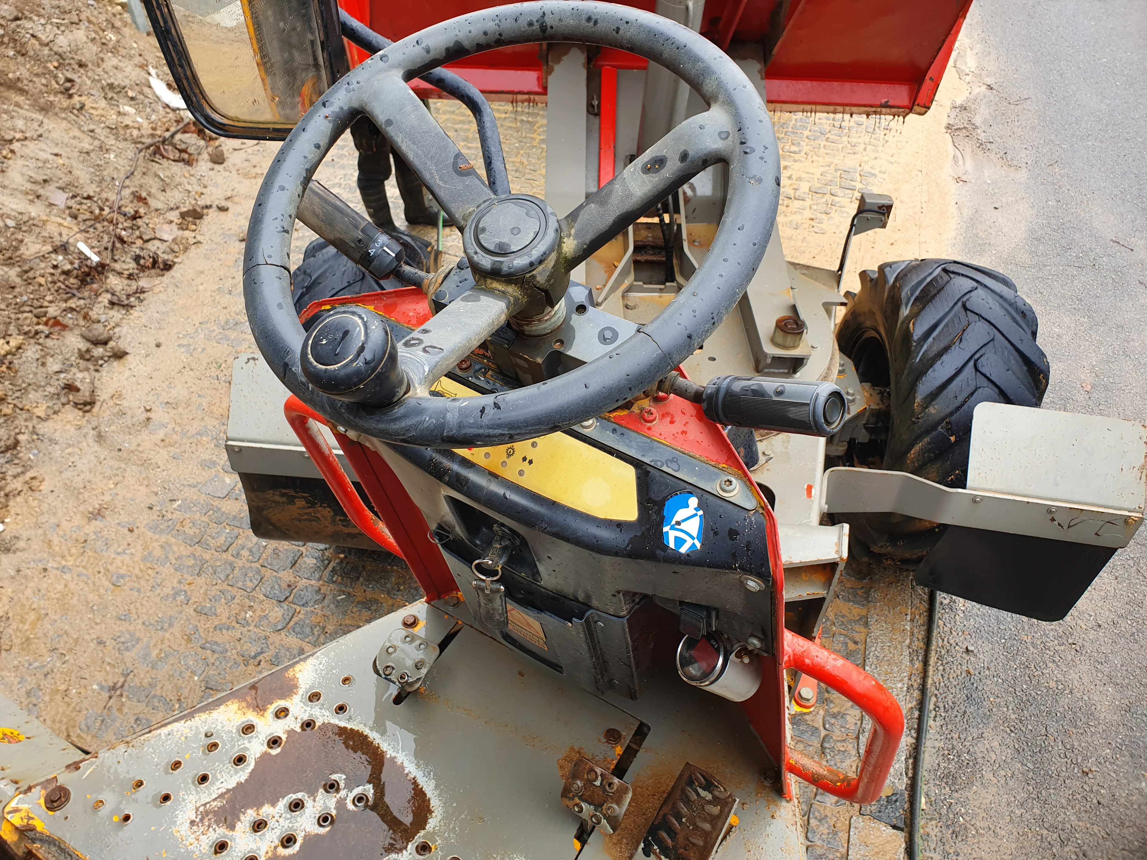 Dumper Thwaites Mach 664 · Ano 2011 — imagen 9