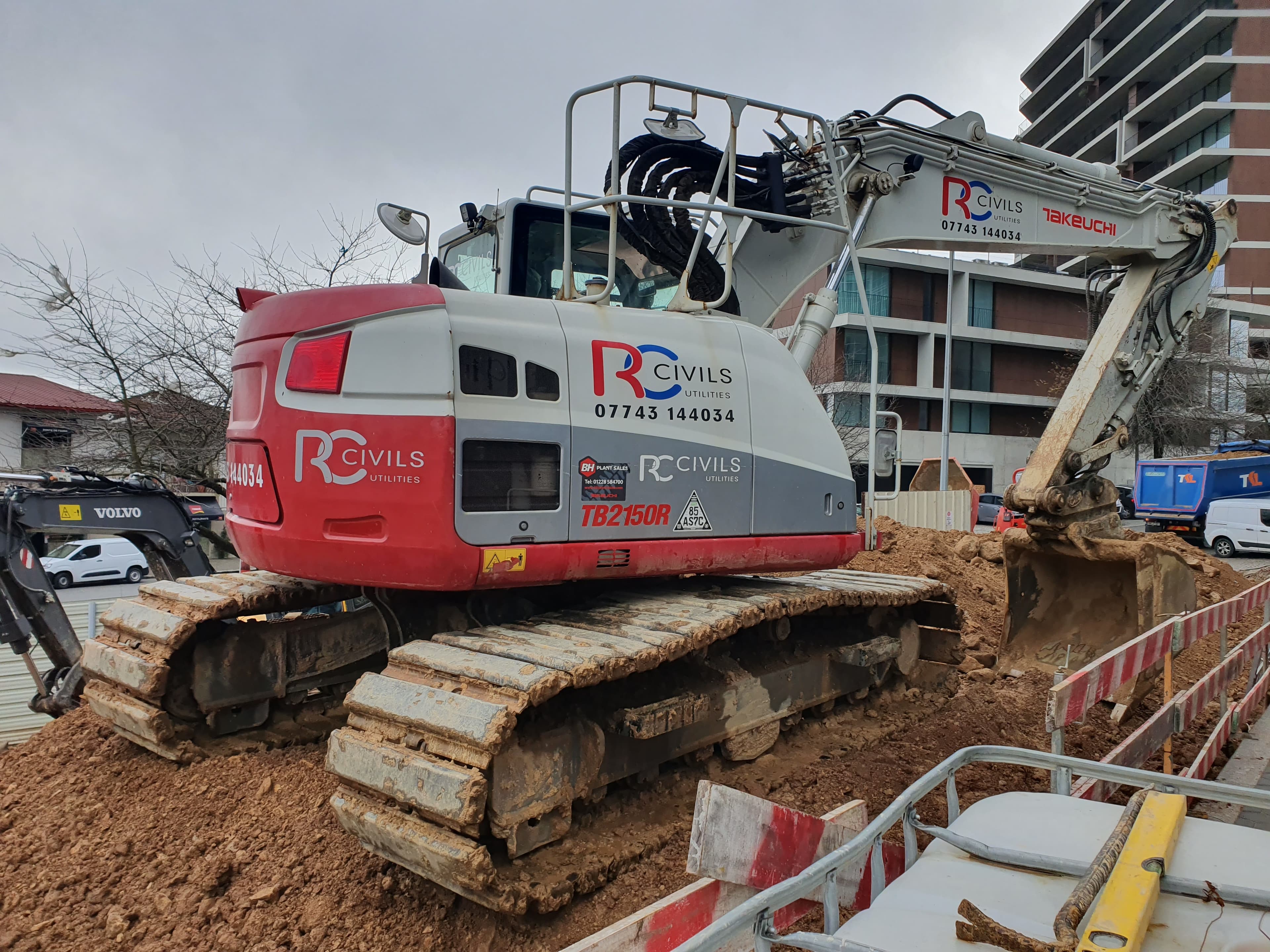 Giratória Rastos Takeuchi TB2150R · Ano 2018 — image 14