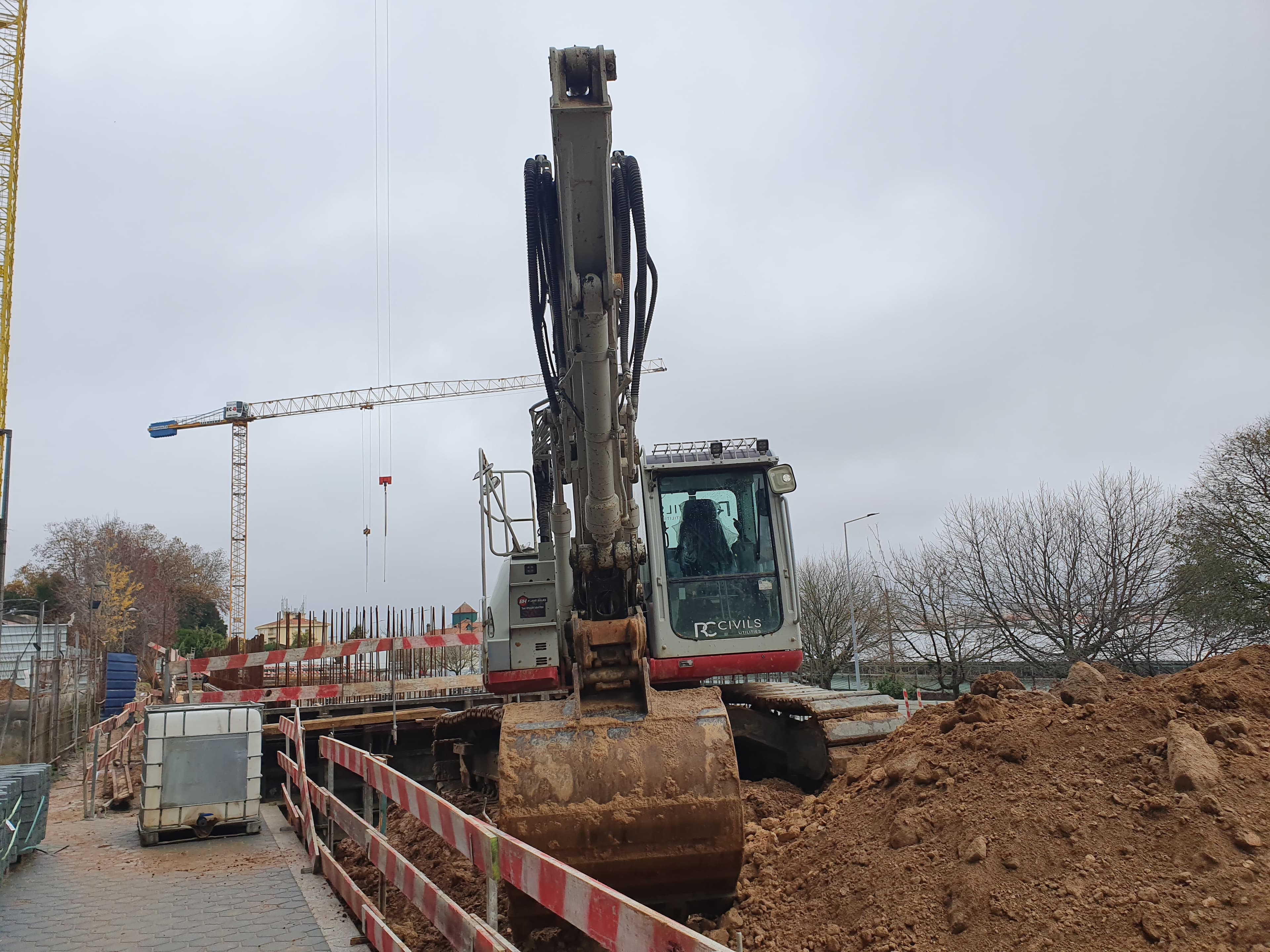 Giratória Rastos Takeuchi TB2150R · Ano 2018 — image 8