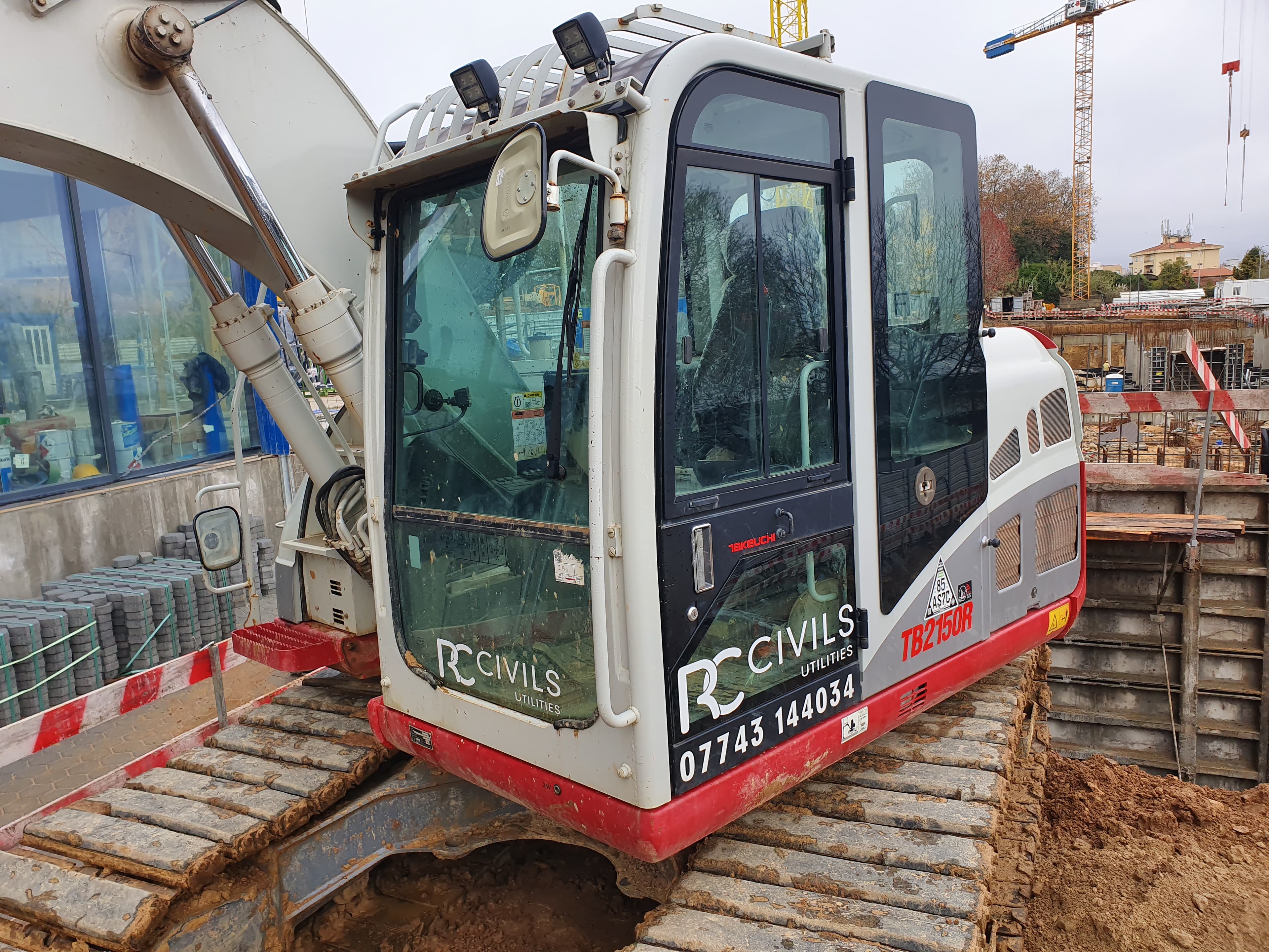 Giratória Rastos Takeuchi TB2150R · Ano 2018 — image 12