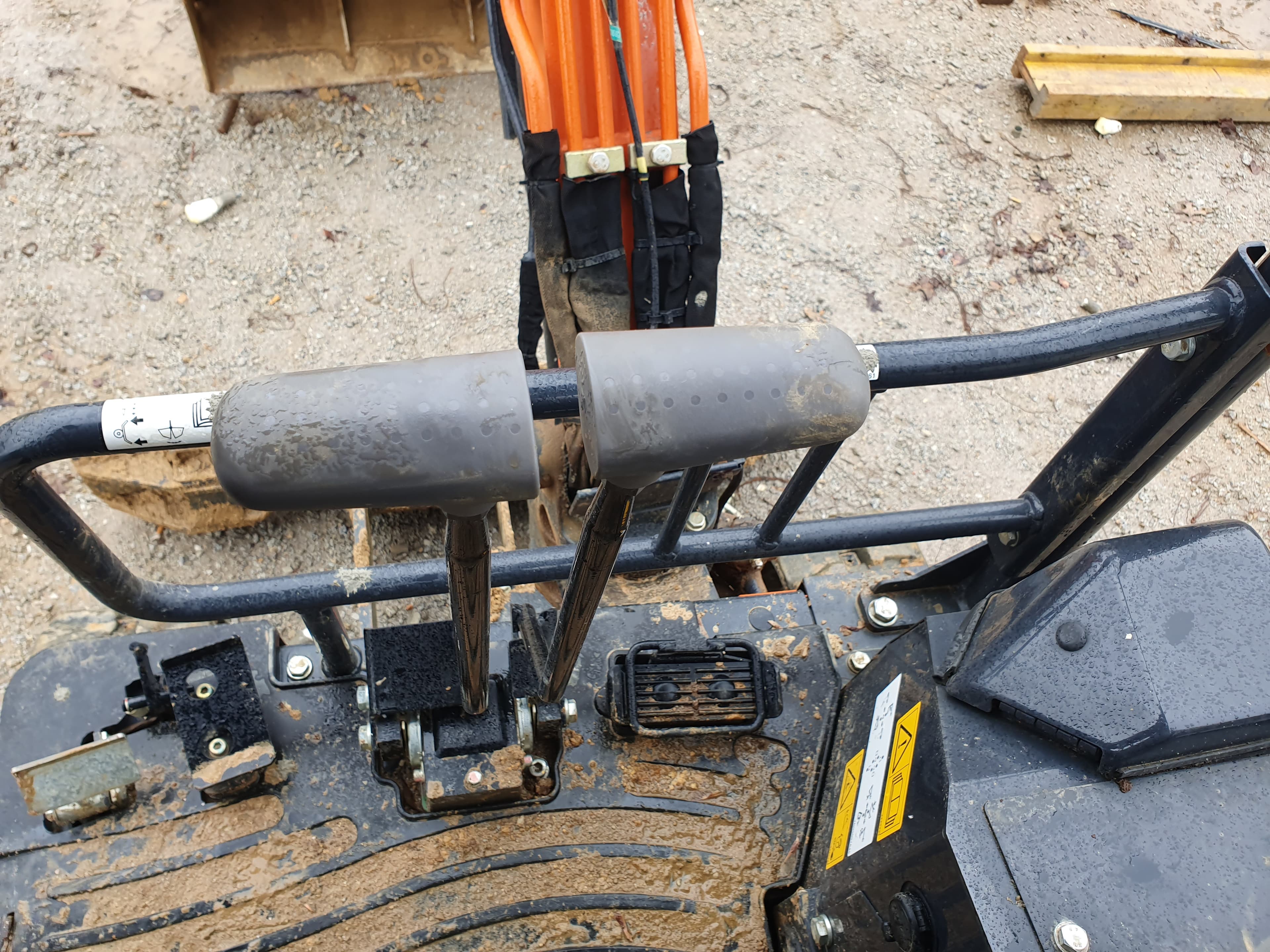 Mini Giratória Rastos Hitachi · Ano 2022 — imagen 13