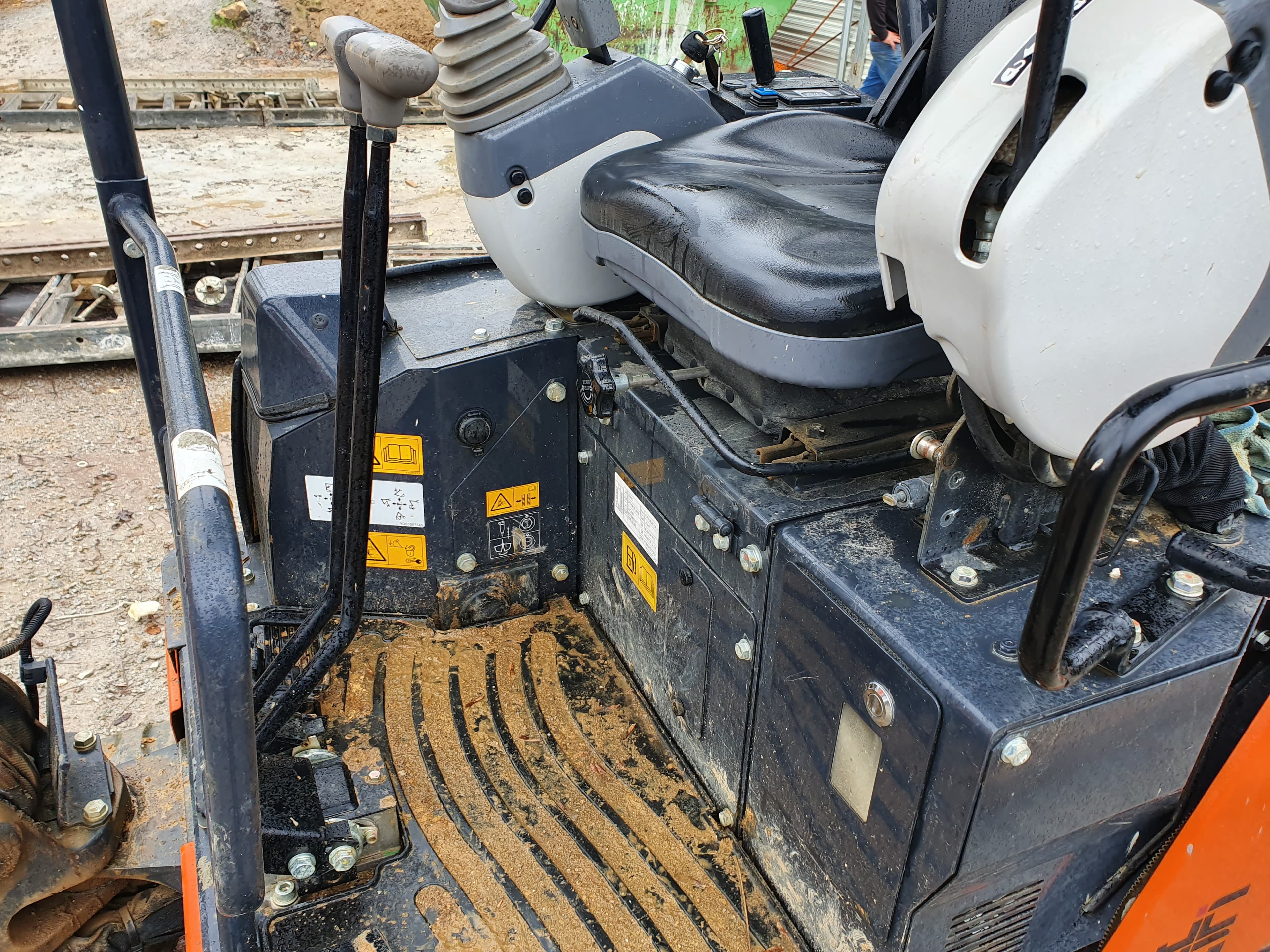 Mini Giratória Rastos Hitachi · Ano 2022 — imagen 15