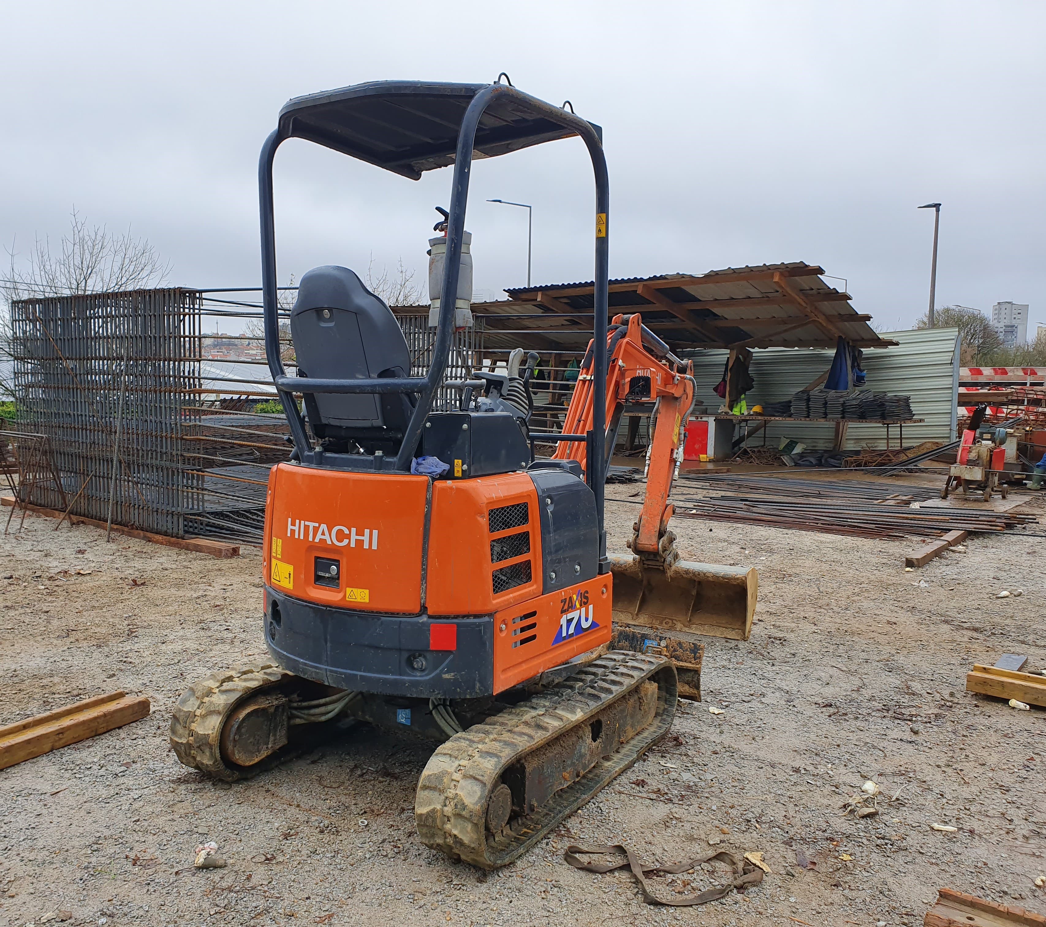 Mini Giratória Rastos Hitachi · Ano 2022 — imagen 4
