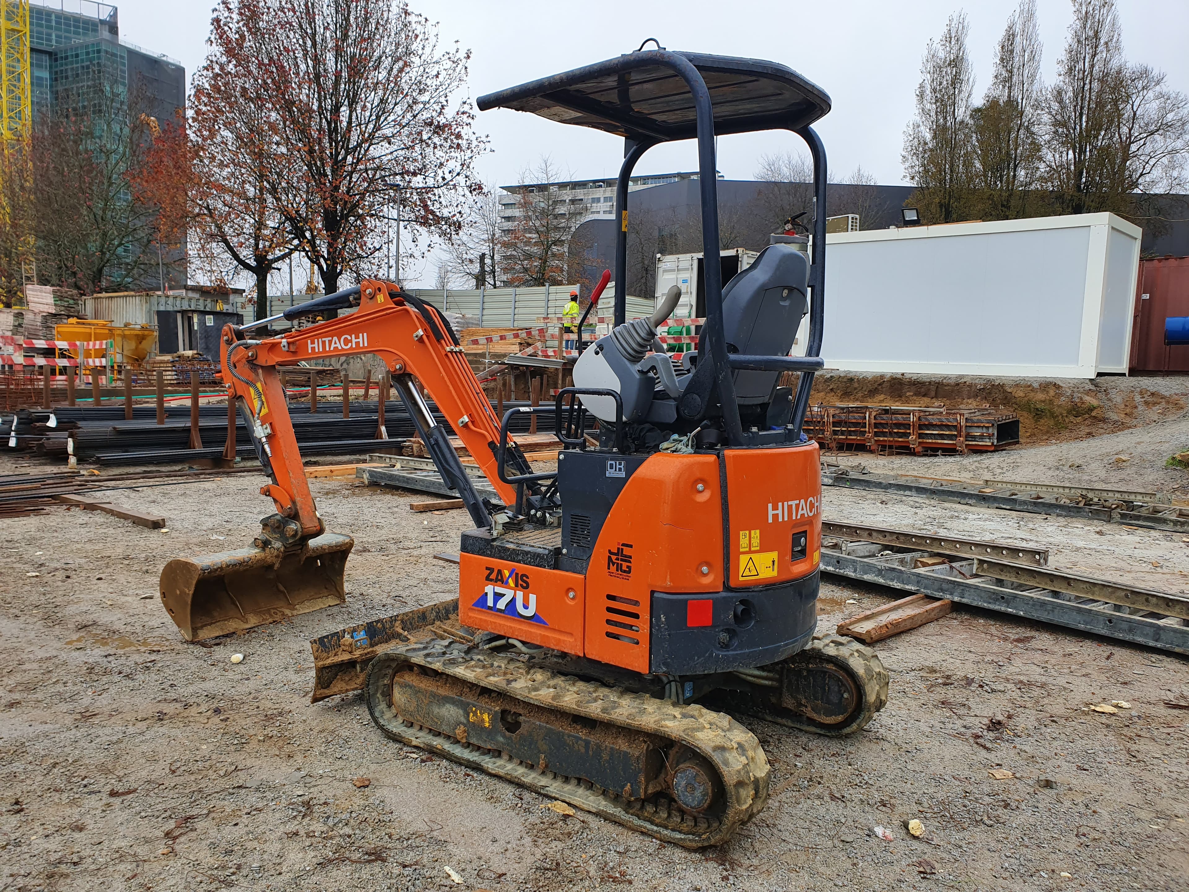 Mini Giratória Rastos Hitachi · Ano 2022 — imagen 3