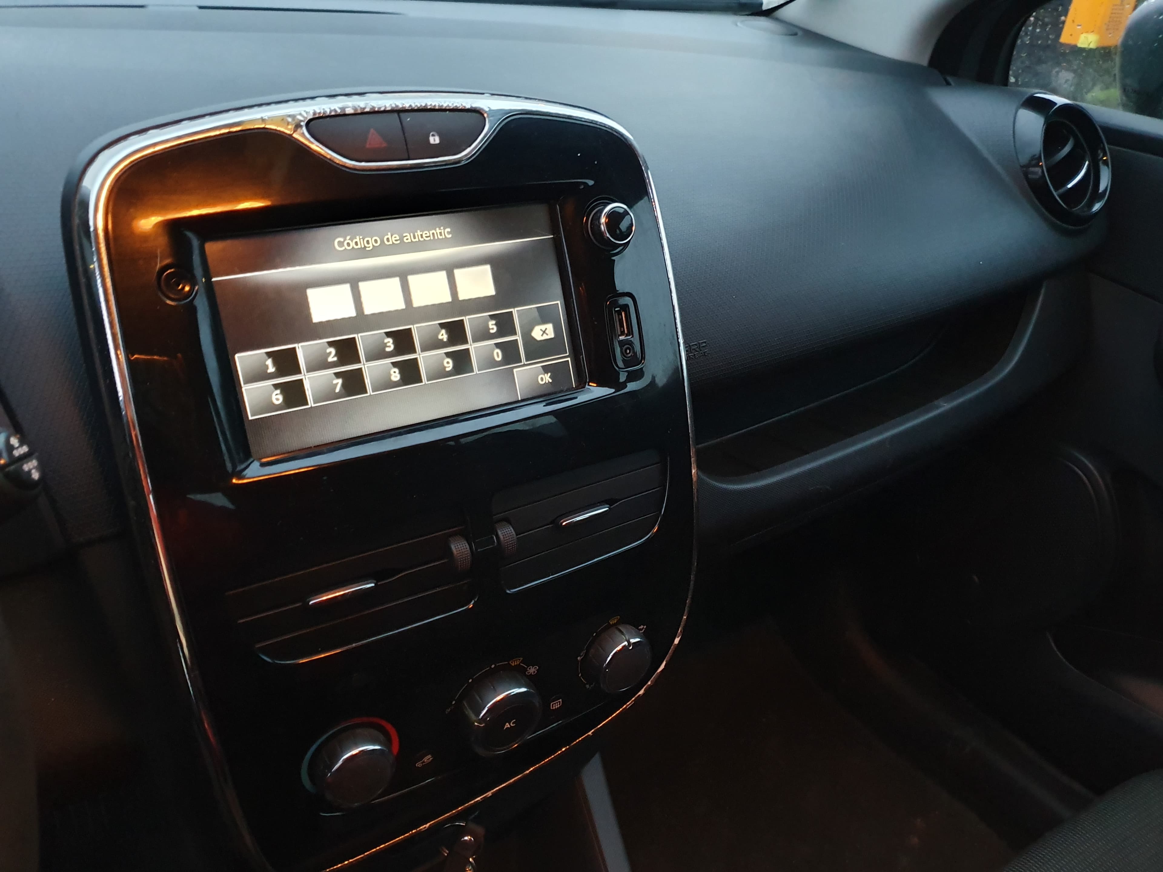 Renault Clio · Année 2014 — image 30