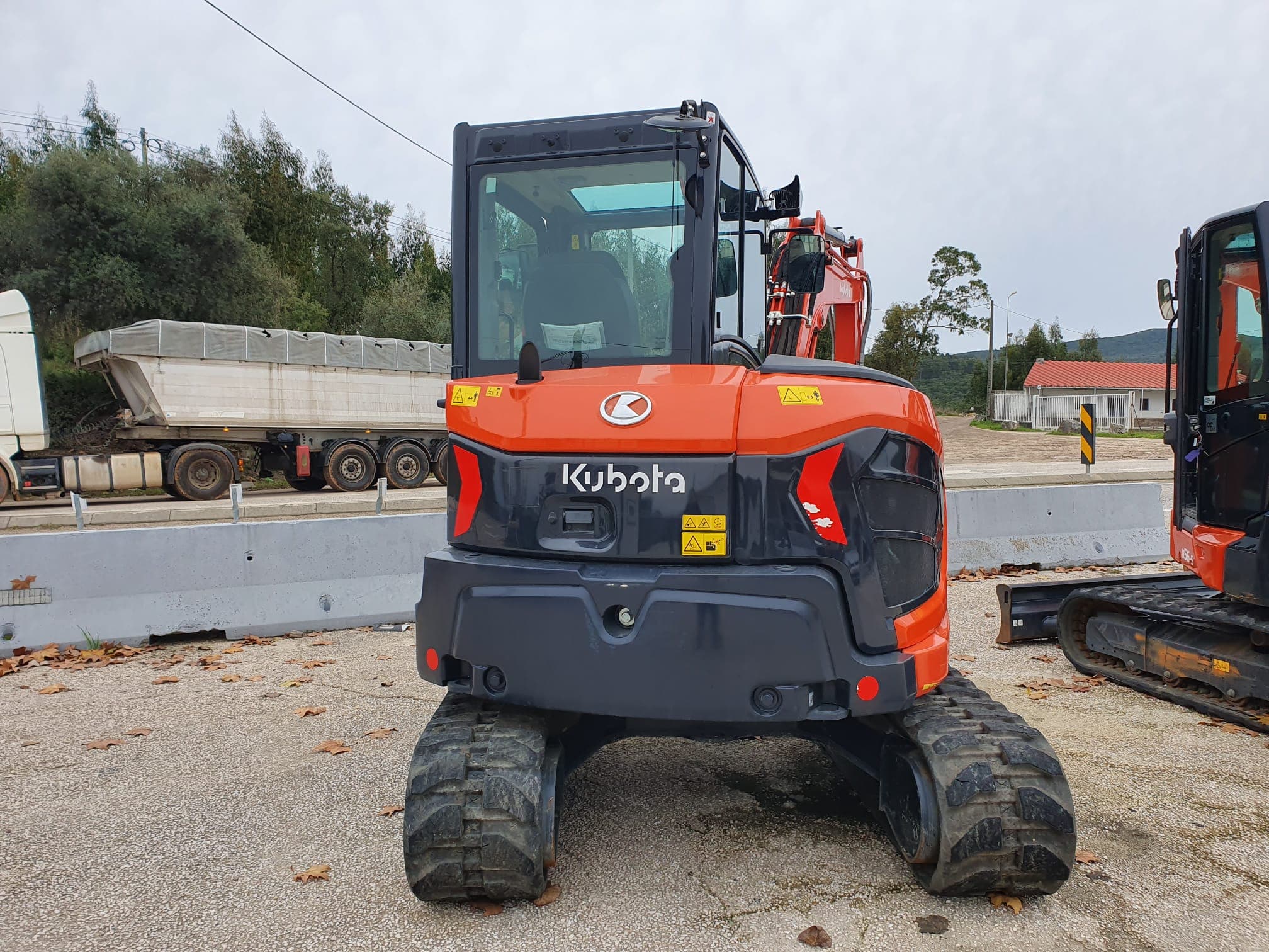 Mini Giratória Kubota KX060-5 — imagen 3