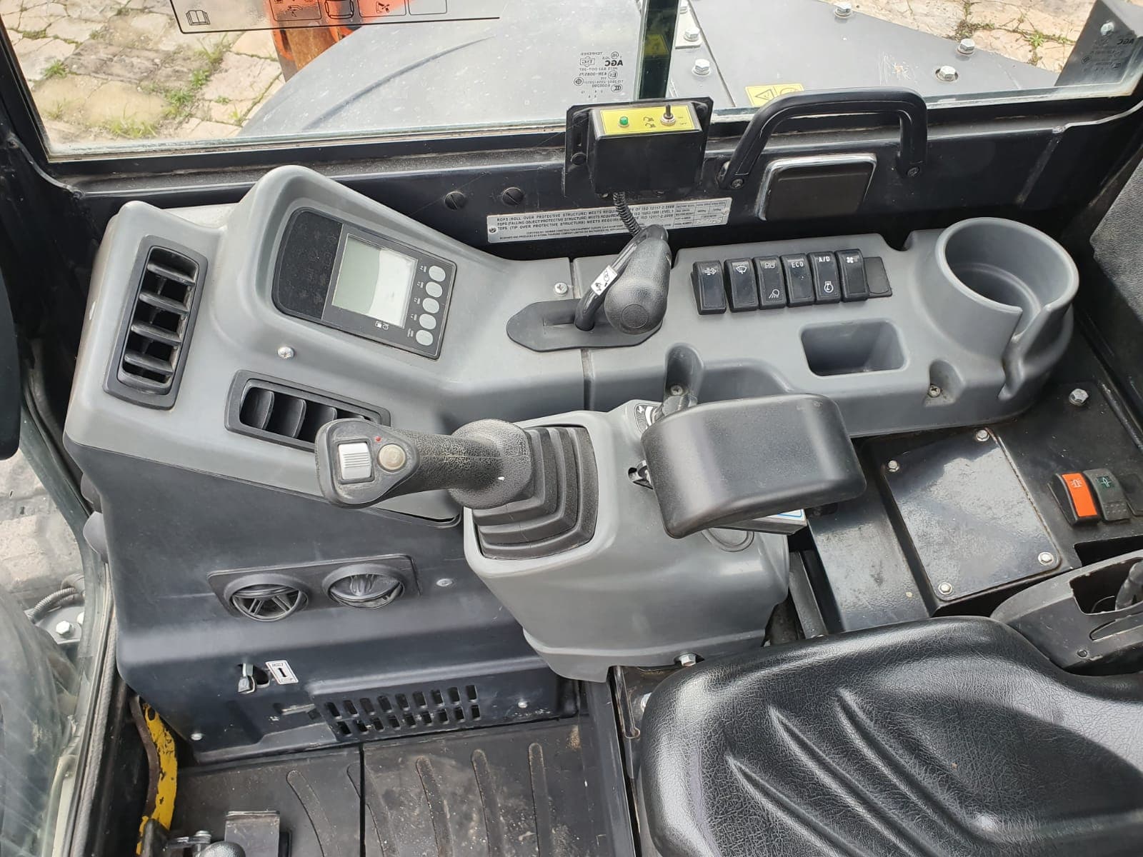 Giratória Yanmar Vio57 — image 10