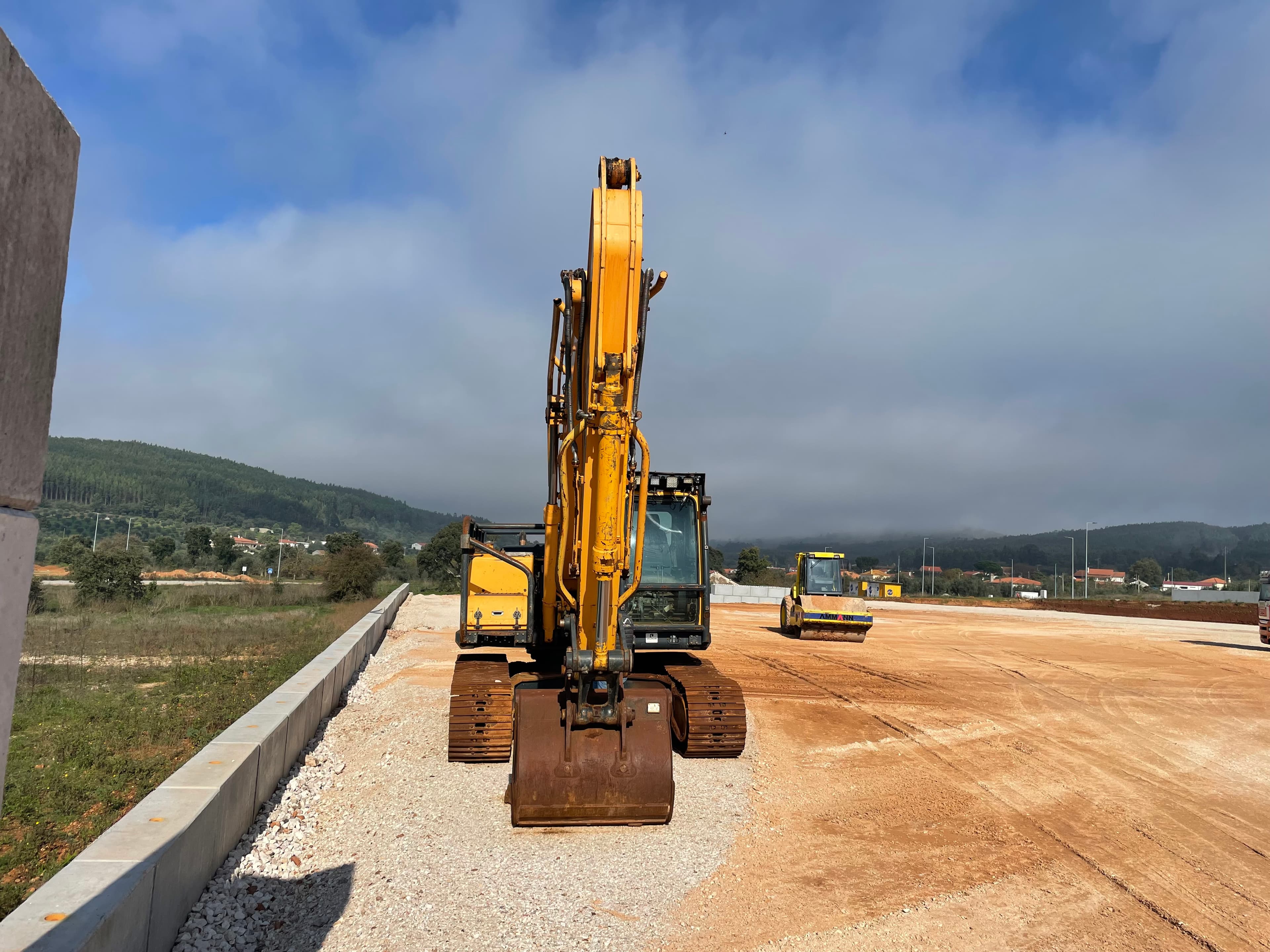 Excavadora sobre orugas Hyundai Robex LC-9 — imagen 4