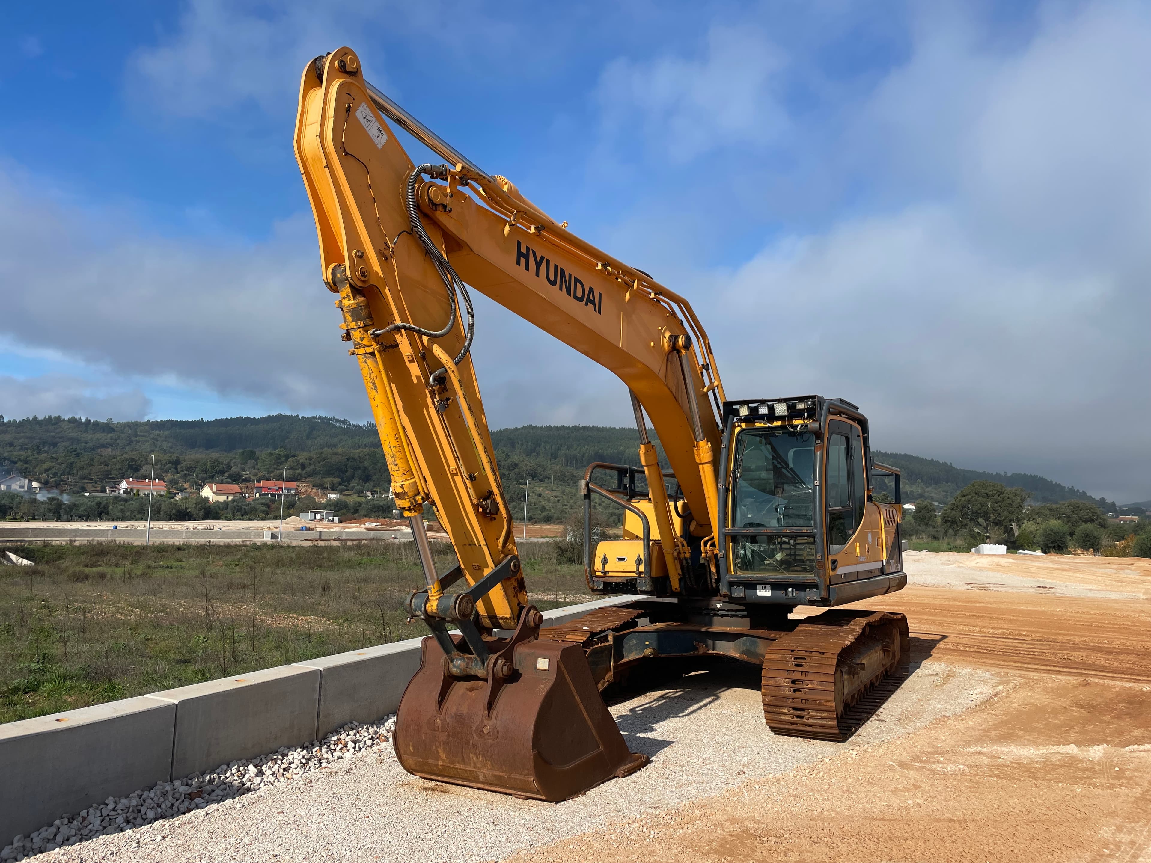 Excavadora sobre orugas Hyundai Robex LC-9 — imagen 2