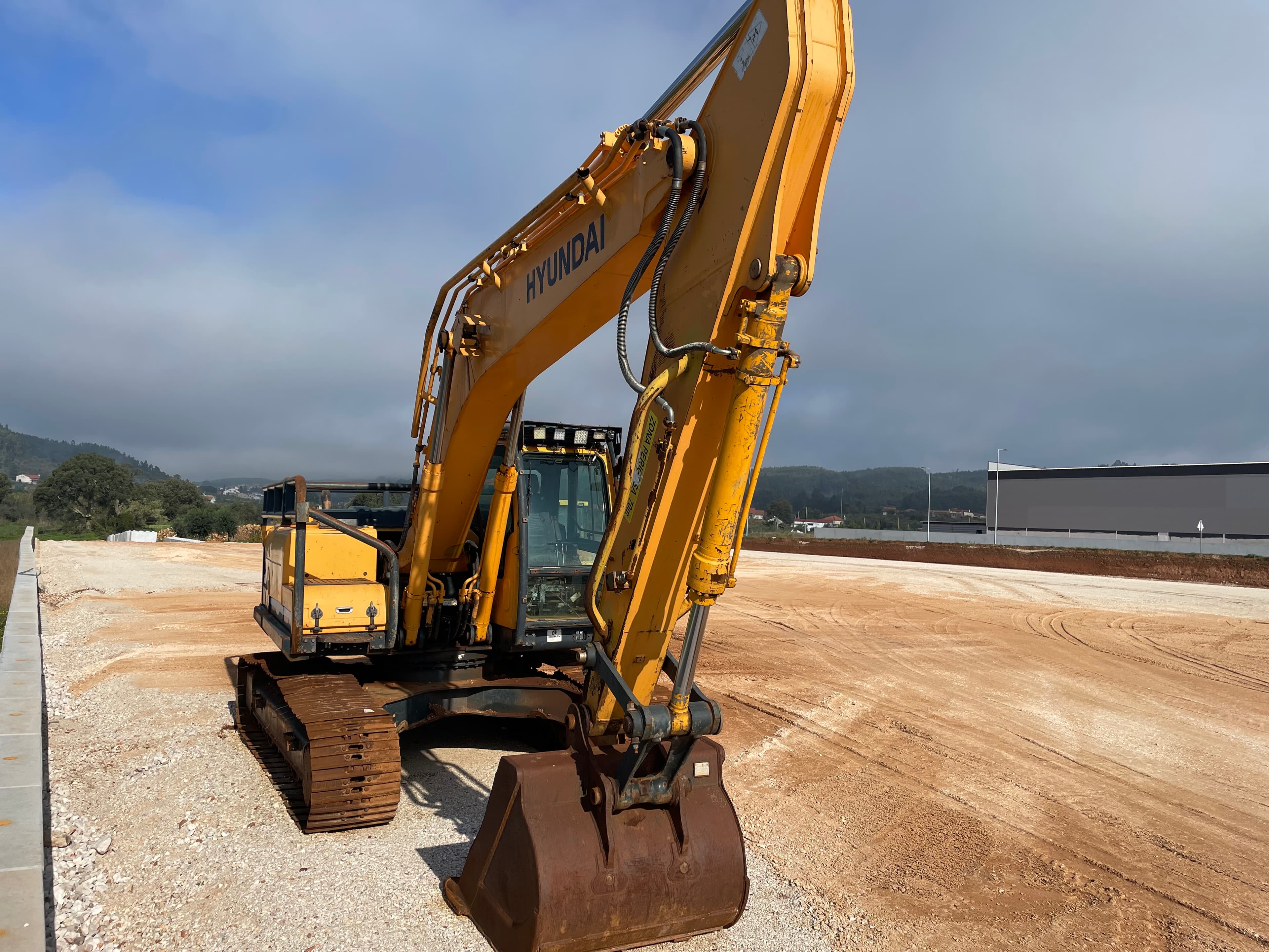 Excavadora sobre orugas Hyundai Robex LC-9 — imagen 3
