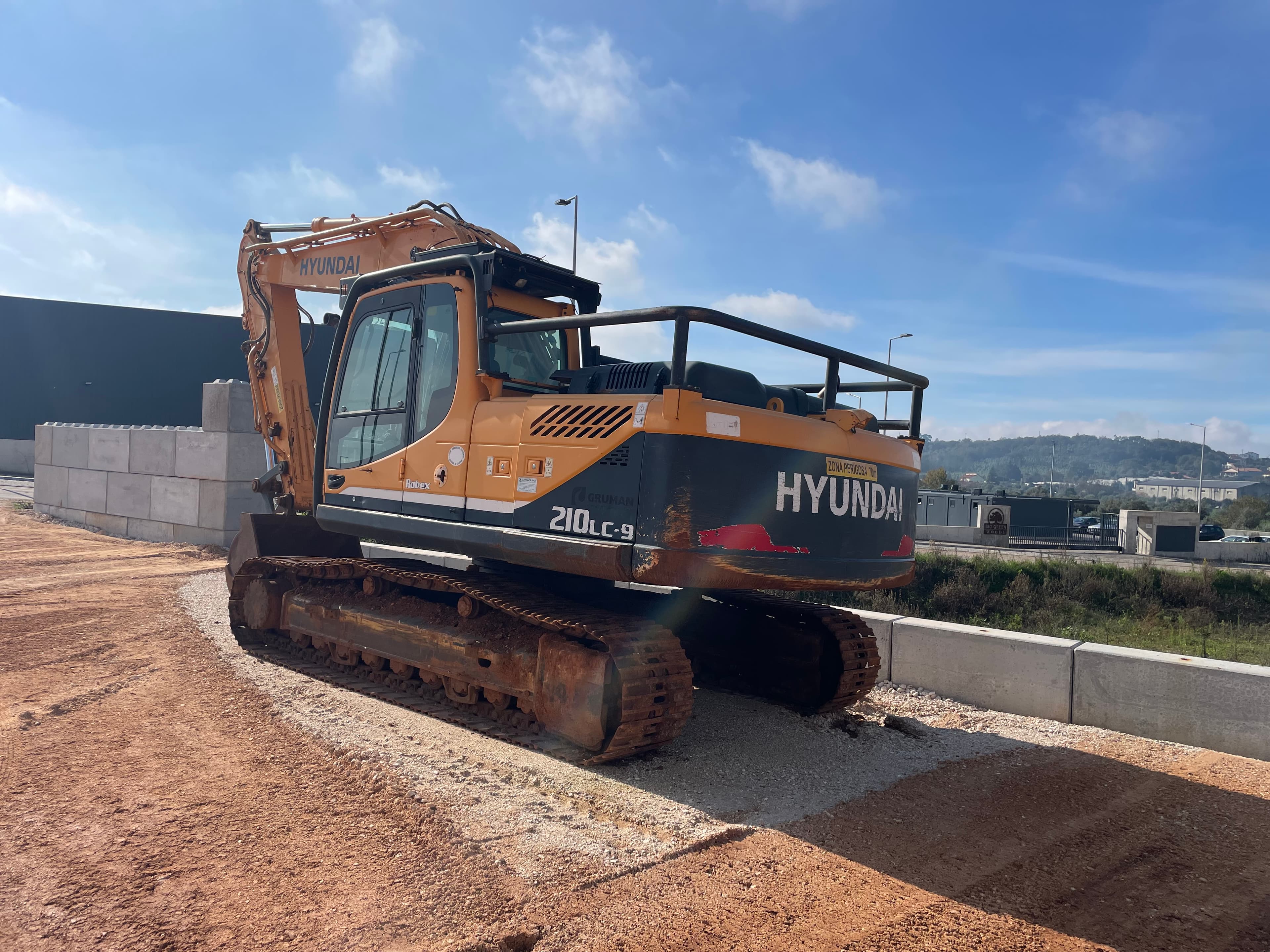 Excavadora sobre orugas Hyundai Robex LC-9 — imagen 5