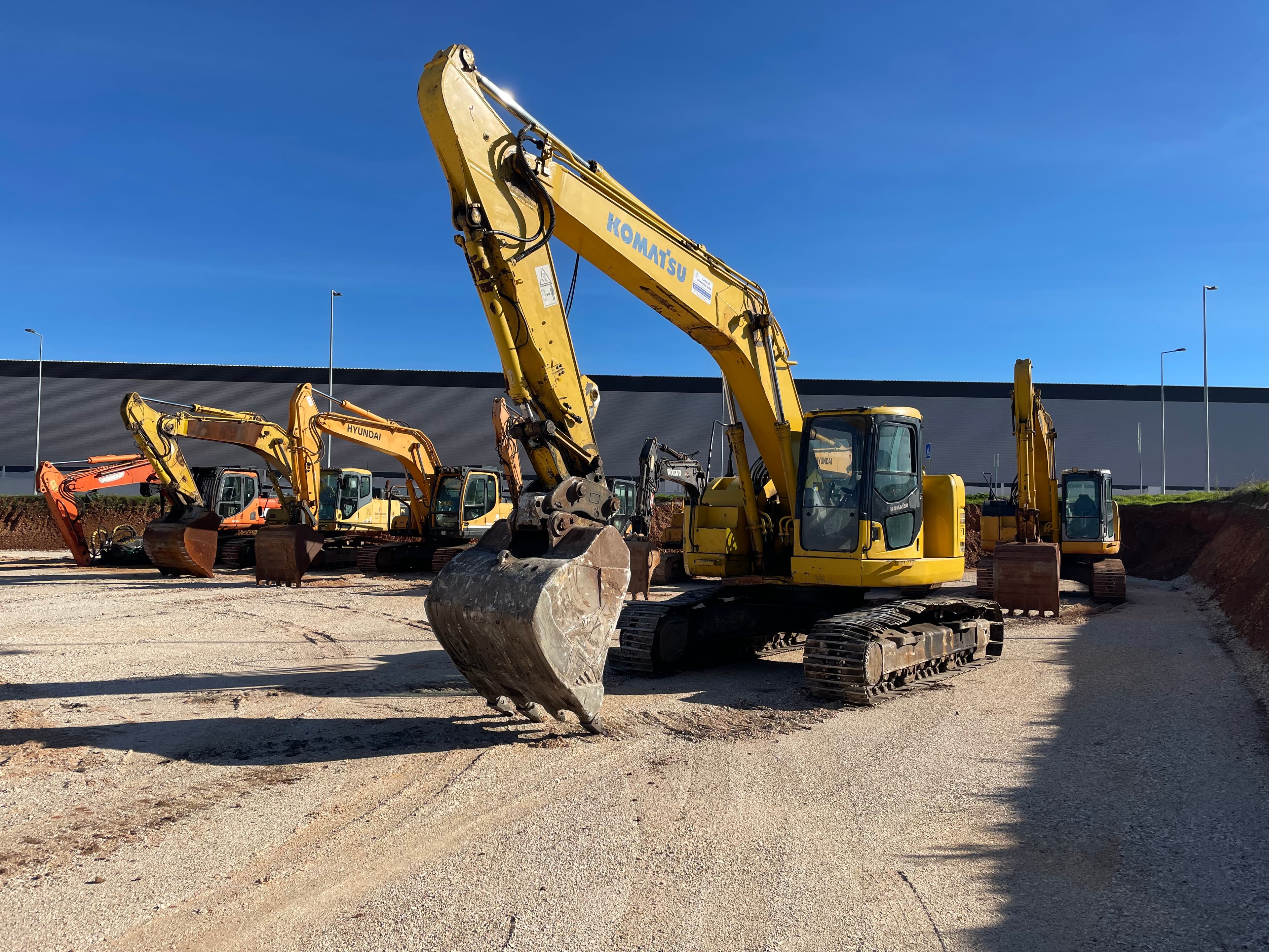 Giratória Komatsu PC 228USLC — imagem 2