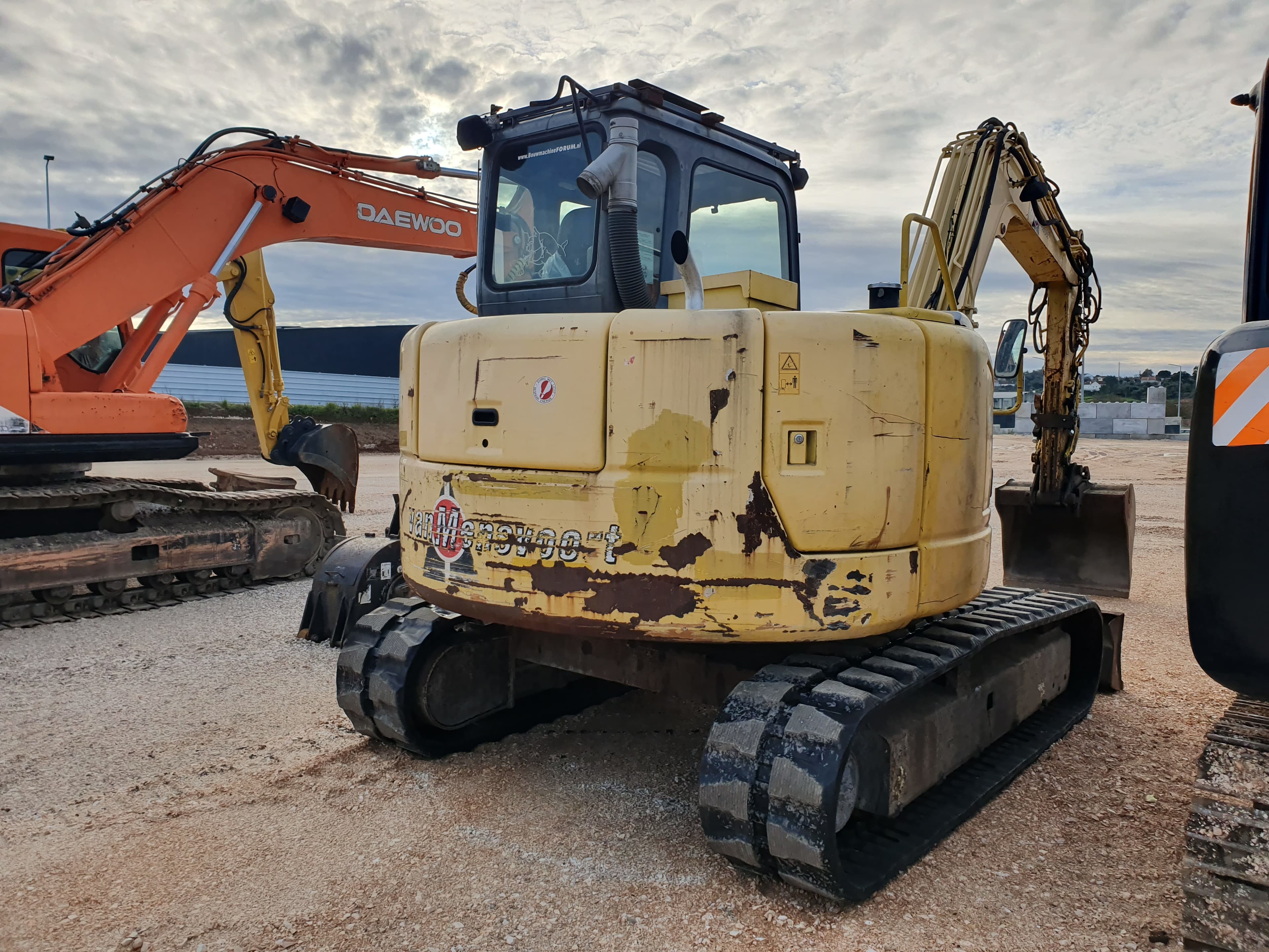Excavadora sobre orugas Case CX80 — imagen 8