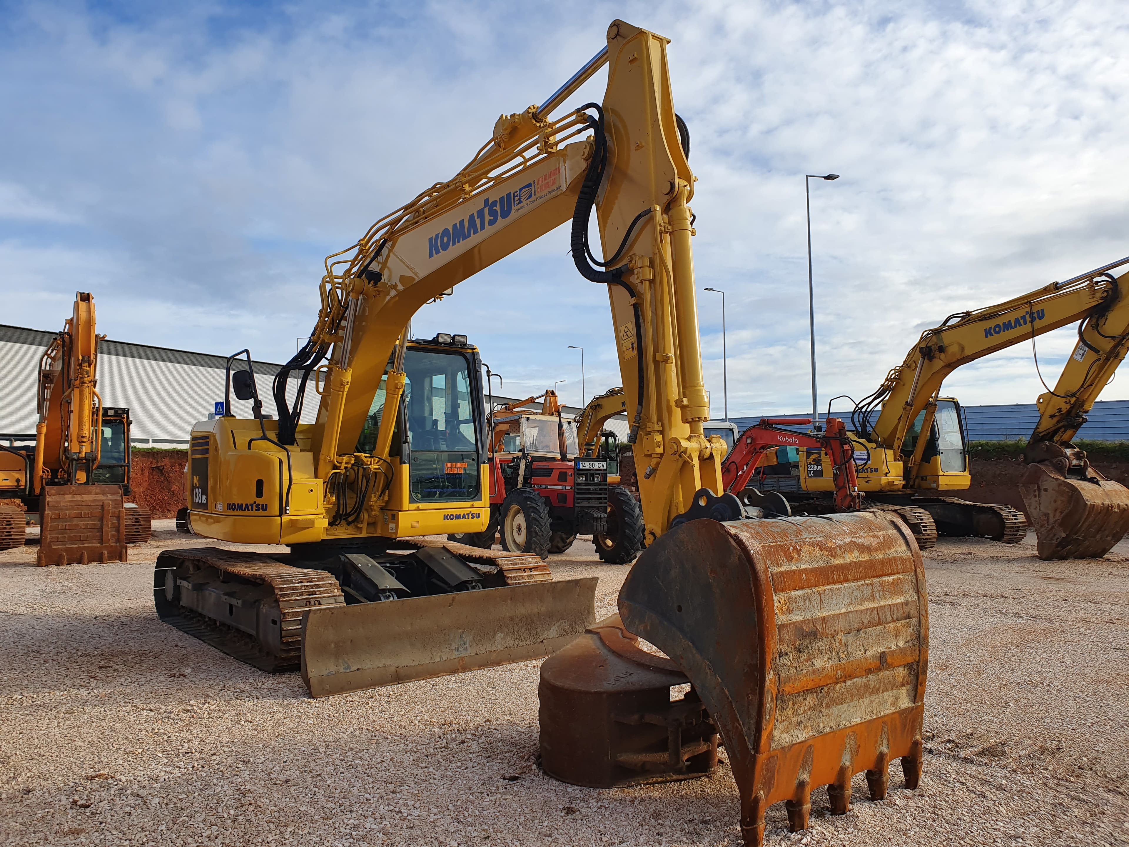 Giratória Komatsu  PC138US-8 — imagen 1