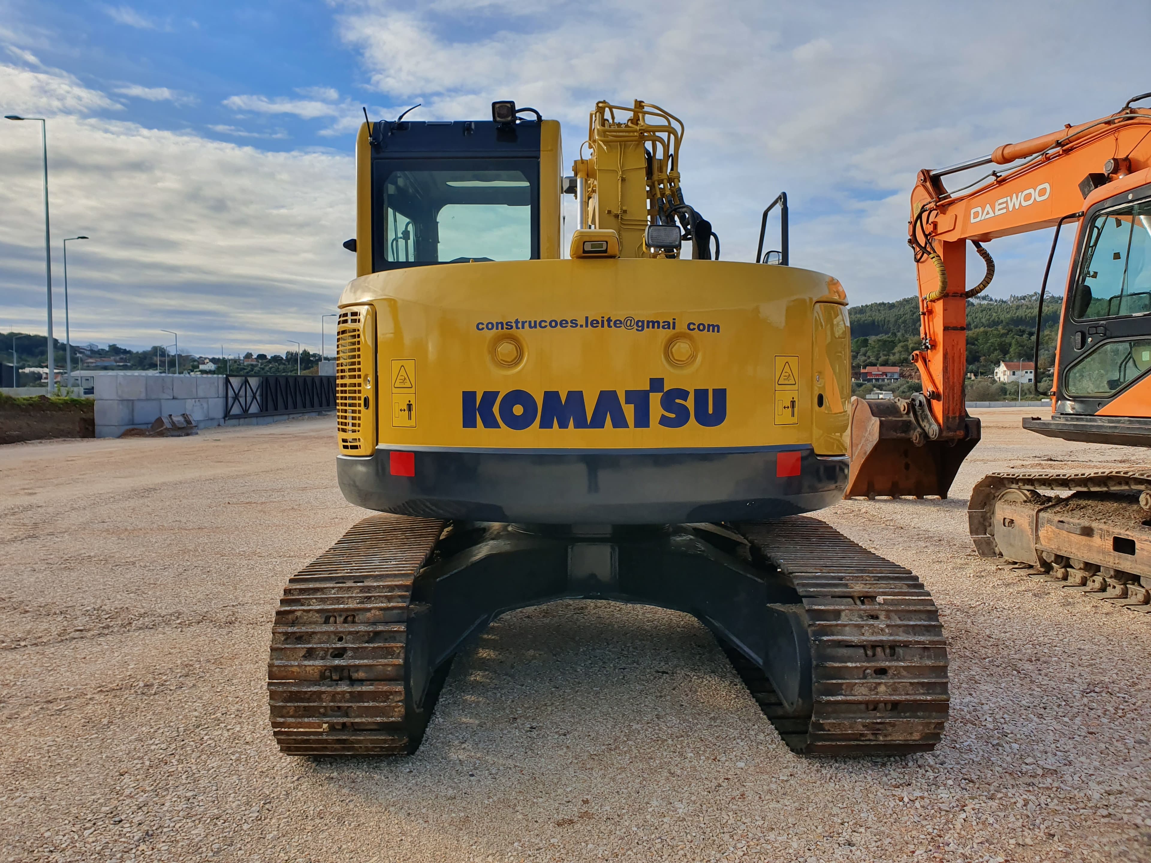 Giratória Komatsu  PC138US-8 — imagen 4