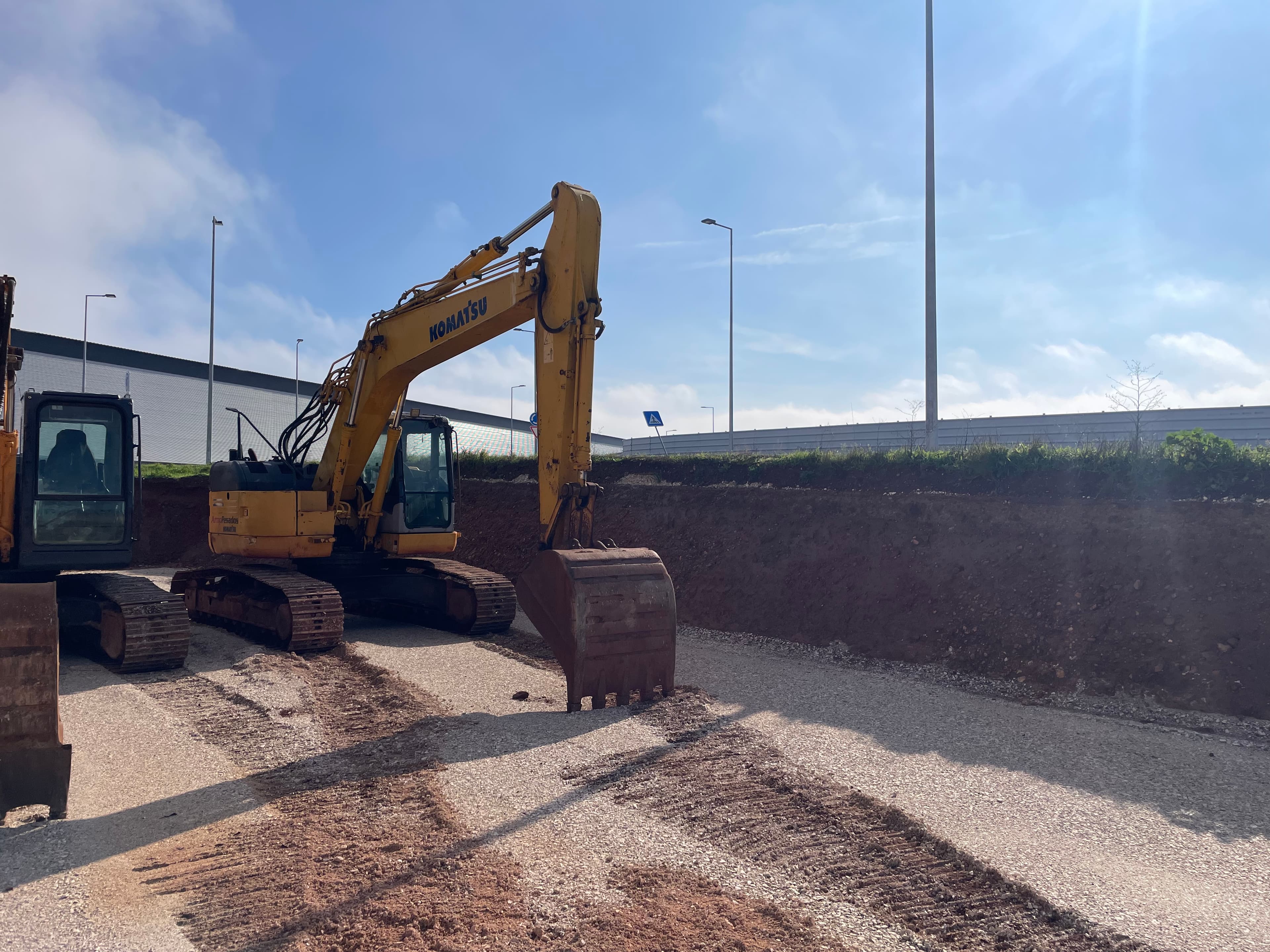Giratória Komatsu PC 228 — image 1