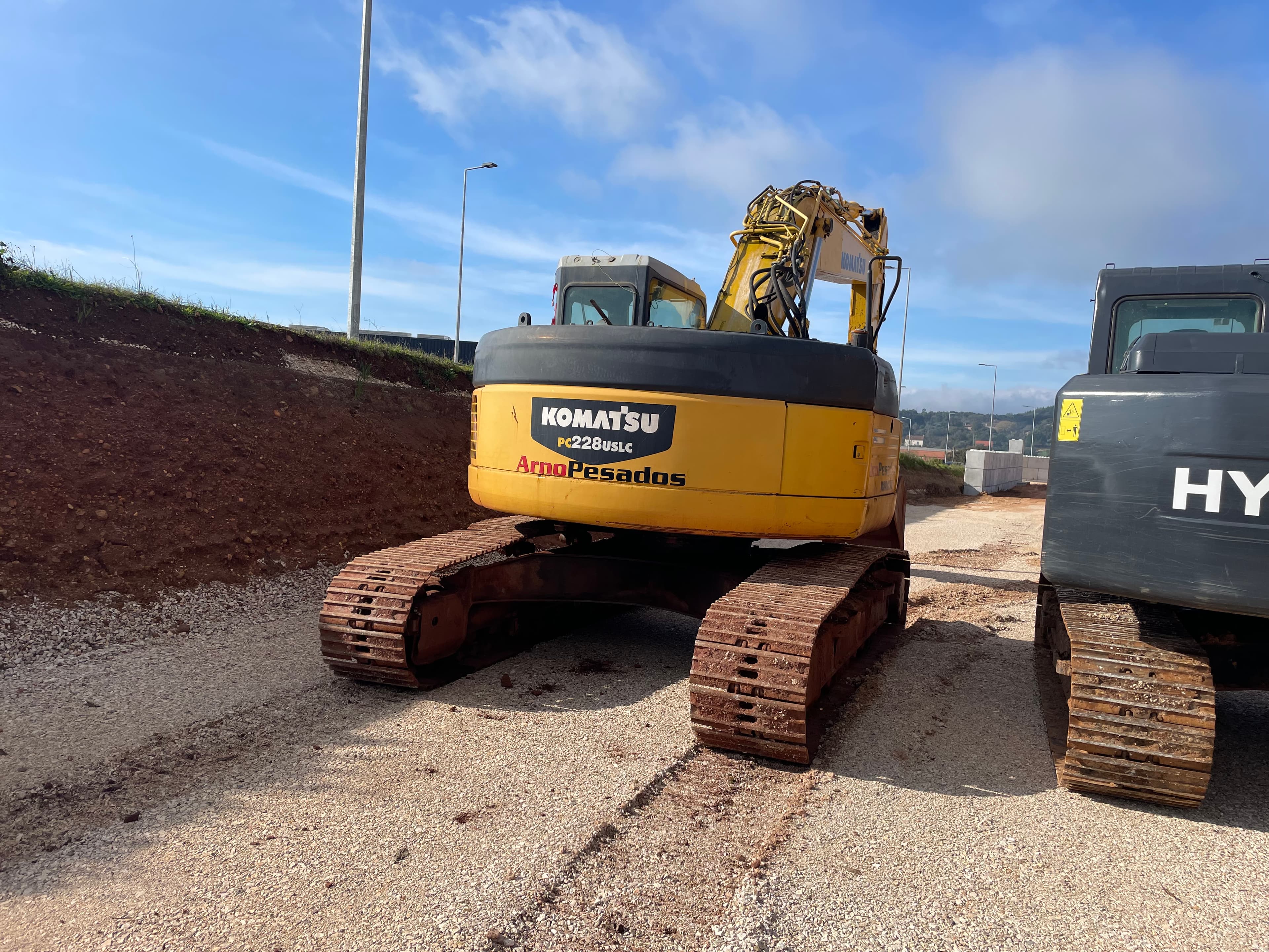 Giratória Komatsu PC 228 — image 3