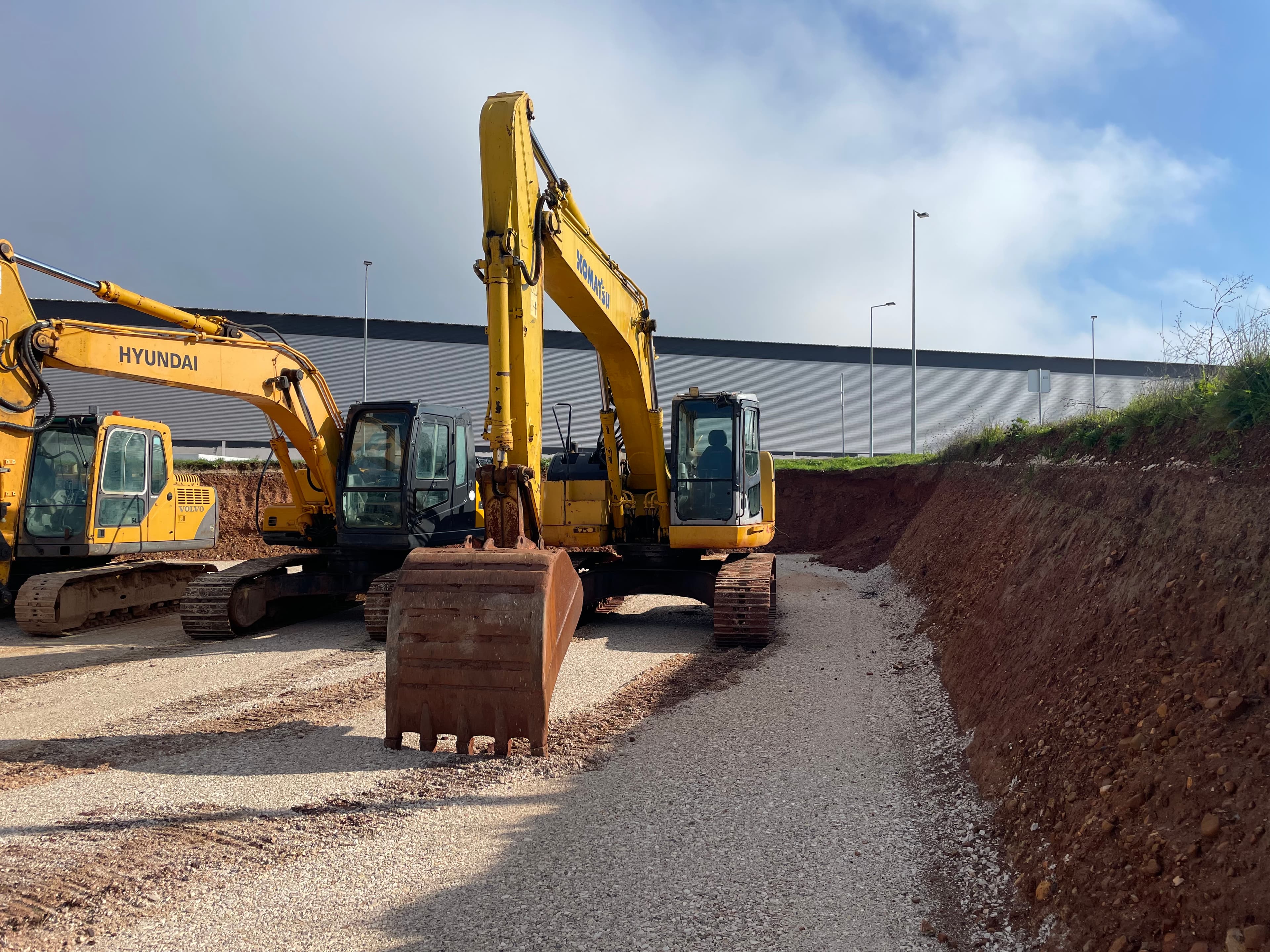 Giratória Komatsu PC 228 — image 2