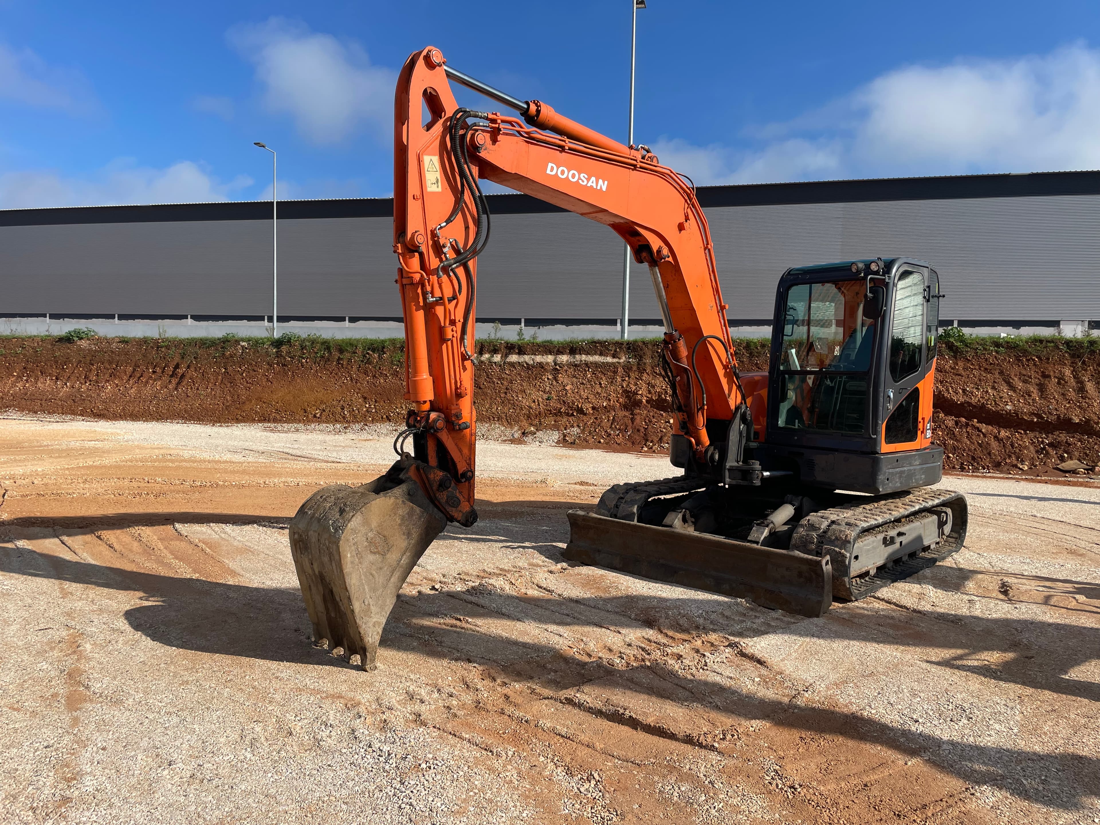 Giratória Doosan DX 80 R — imagen 1